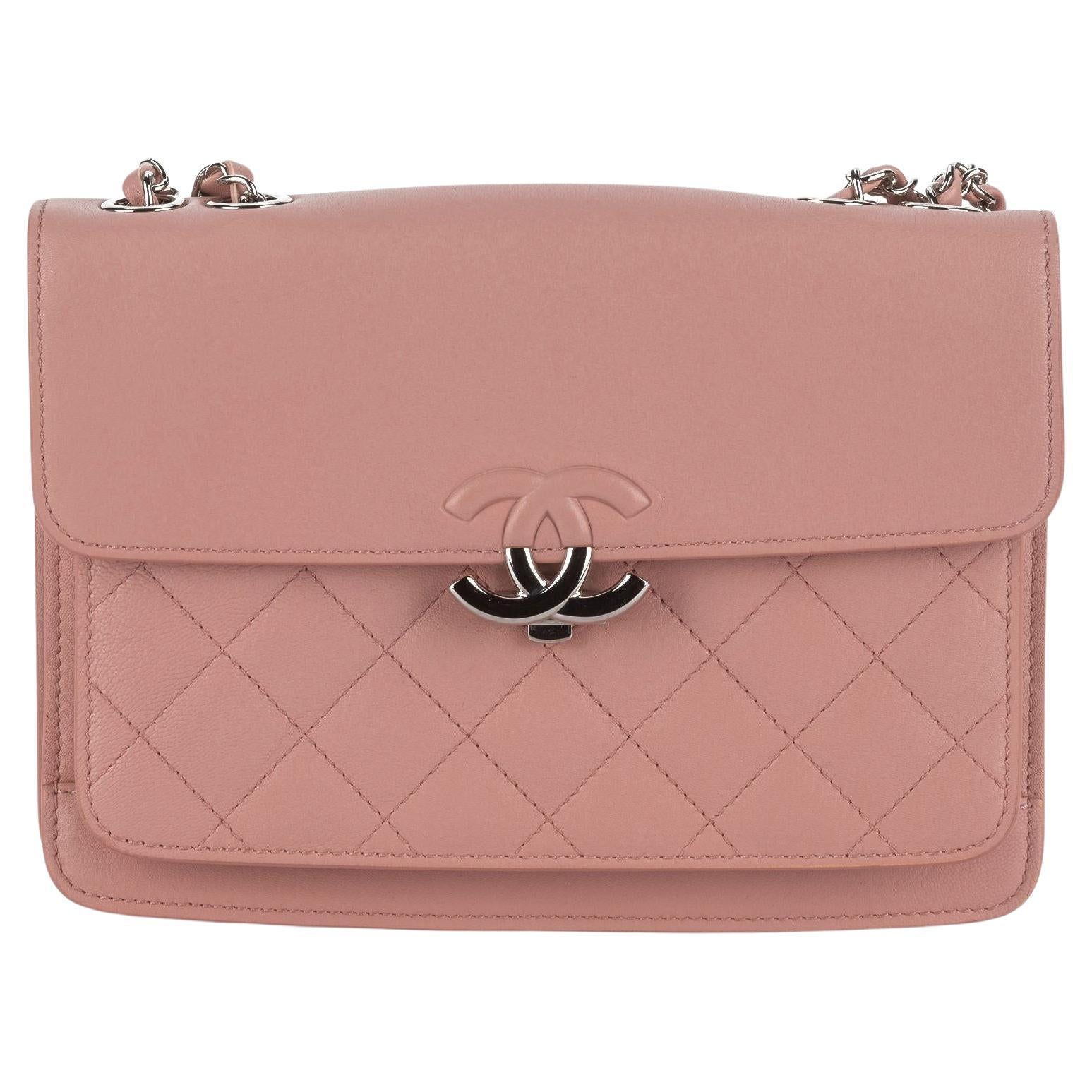 Sac boîte CC rose caviar Chanel en vente