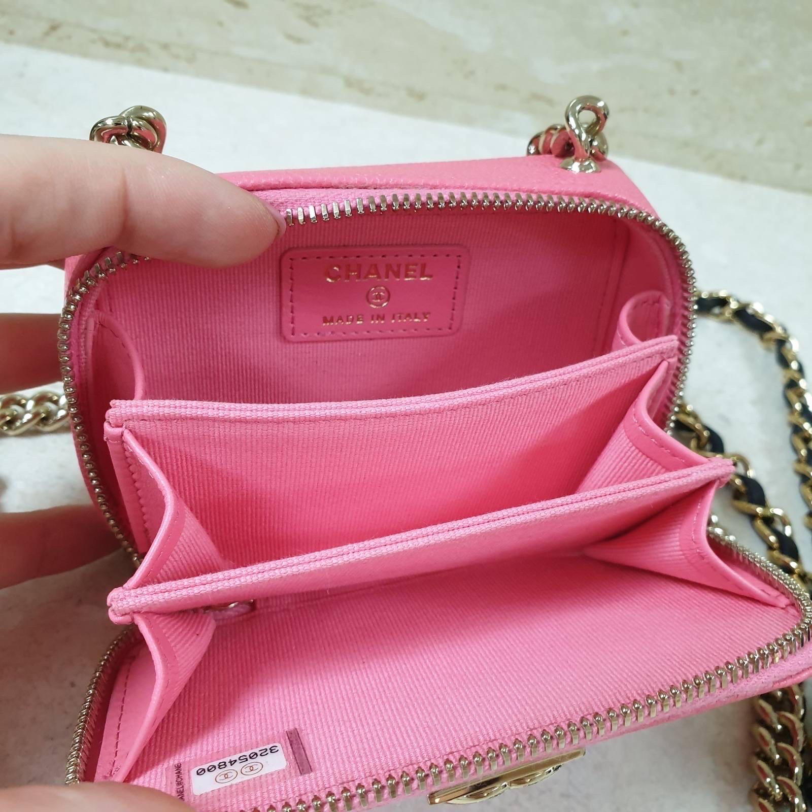 An authentic CHANEL Boy  Pink Caviar Wallet On Chain WOC Zipper Shoulder Bag. 
The color is Pink. 
The outside material is Leather. 
The pattern is chevrone. 
Conditions is very good.
Outside material: Grained calf leather (caviar leather)
Closure: