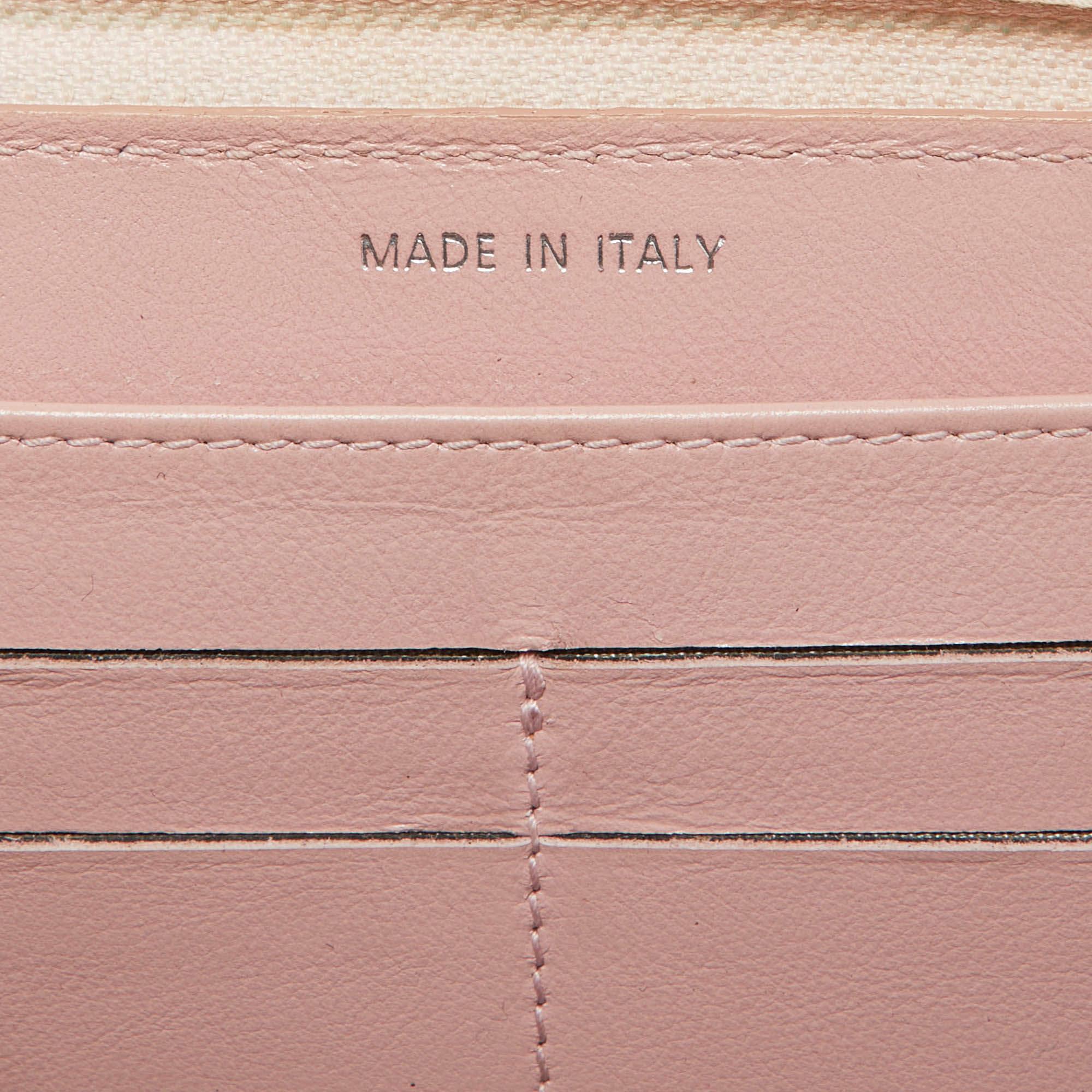 Portafoglio Chanel in pelle di caviale rosa CC Timeless Zip Around In condizioni discrete in vendita a Dubai, Al Qouz 2