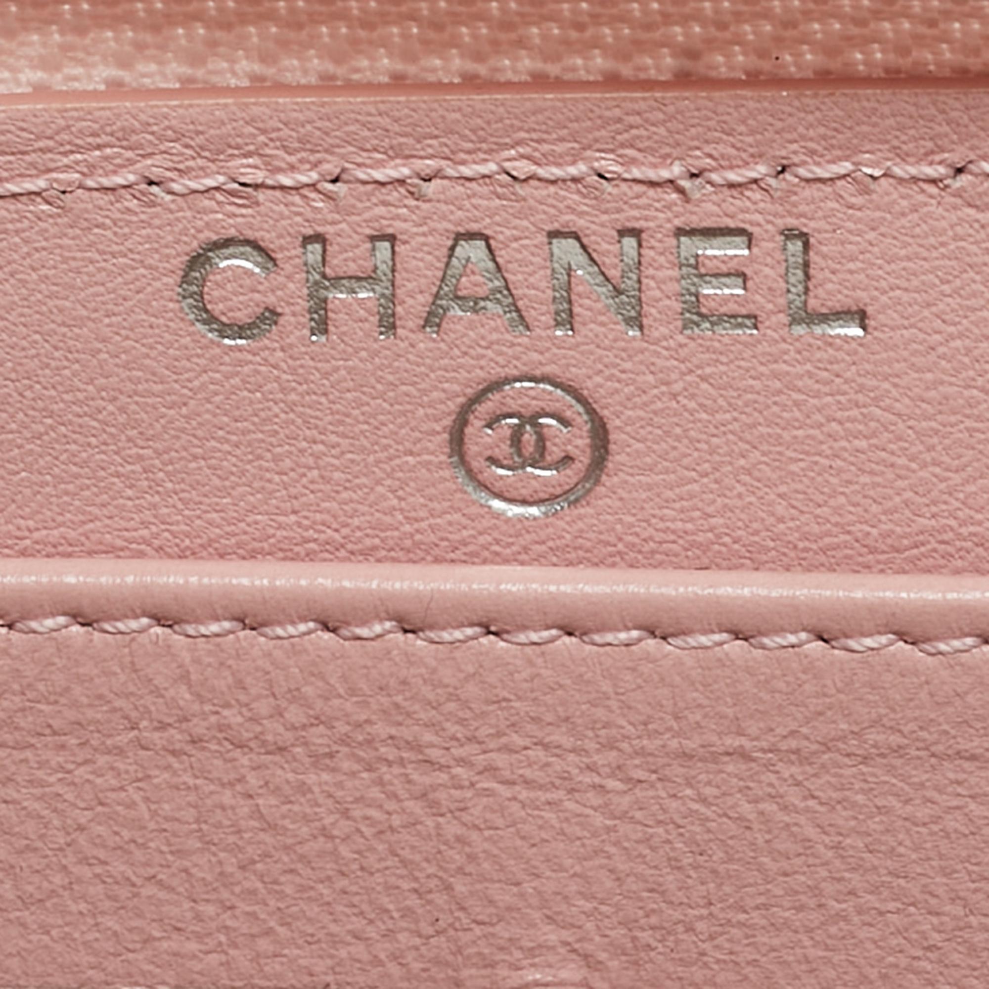 Women's Chanel Pink Caviar Leather CC Zip Around Wallet For Sale