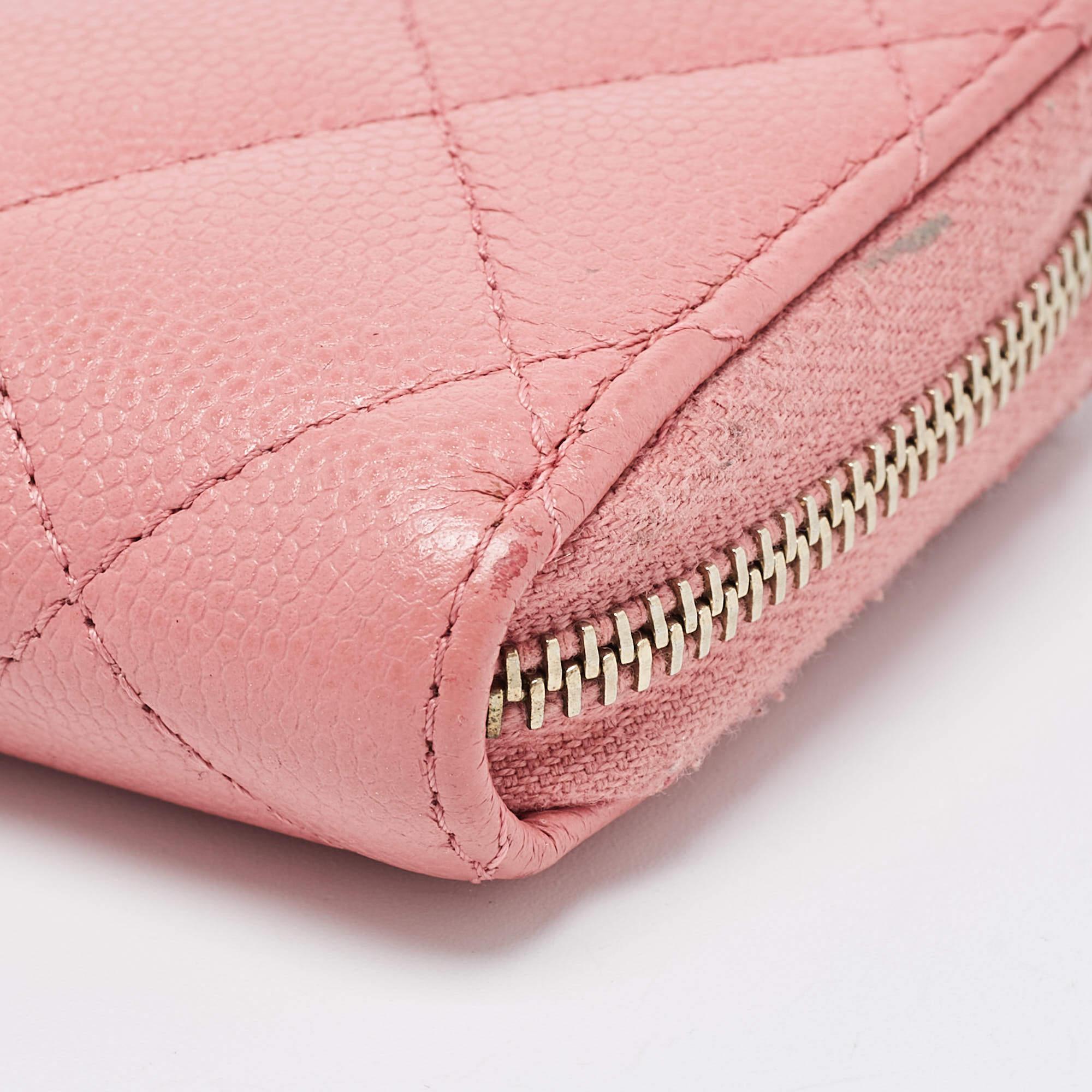 Chanel Pink Caviar Leather Zip Around Card Holder In Good Condition In Dubai, Al Qouz 2