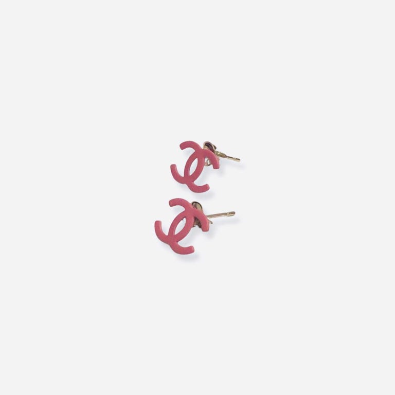 - Chanel pink CC logo metal stud earrings.

- Size: 1cm. 

