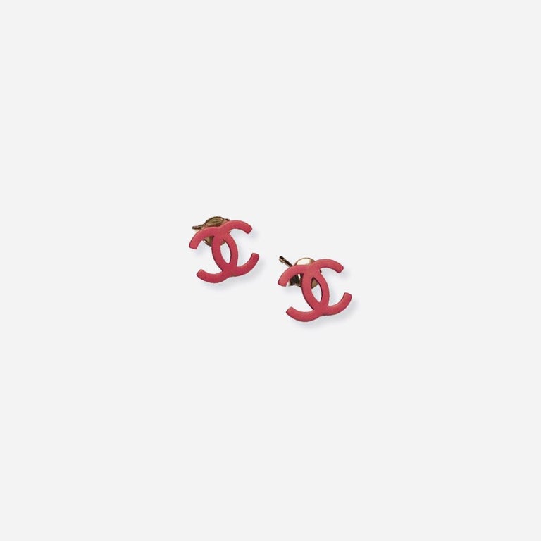 Chanel Pink CC Logo Metal Stud Earrings In Excellent Condition For Sale In Sheung Wan, HK