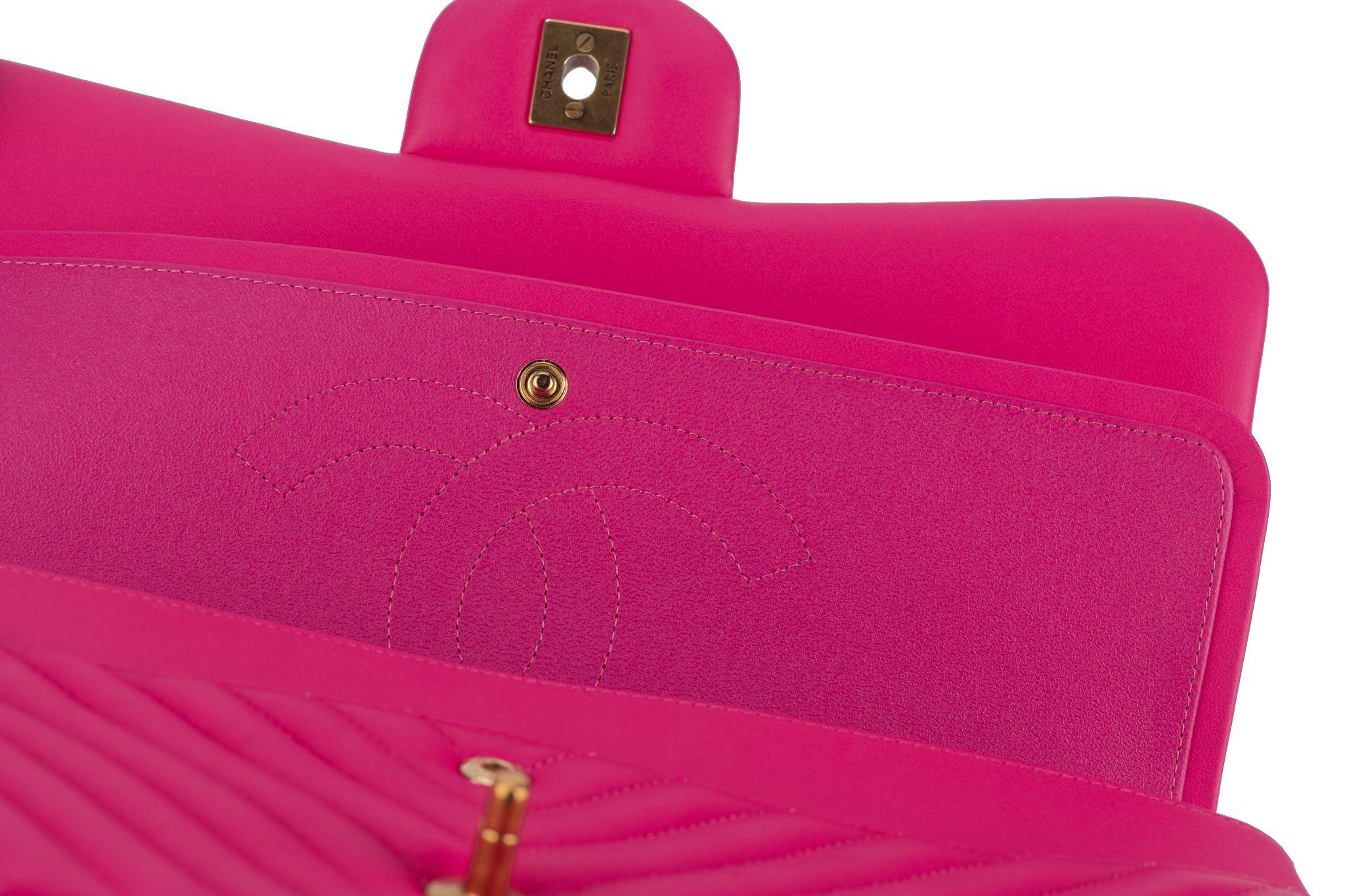 Chanel Classic à double rabat et chevrons roses en vente 5