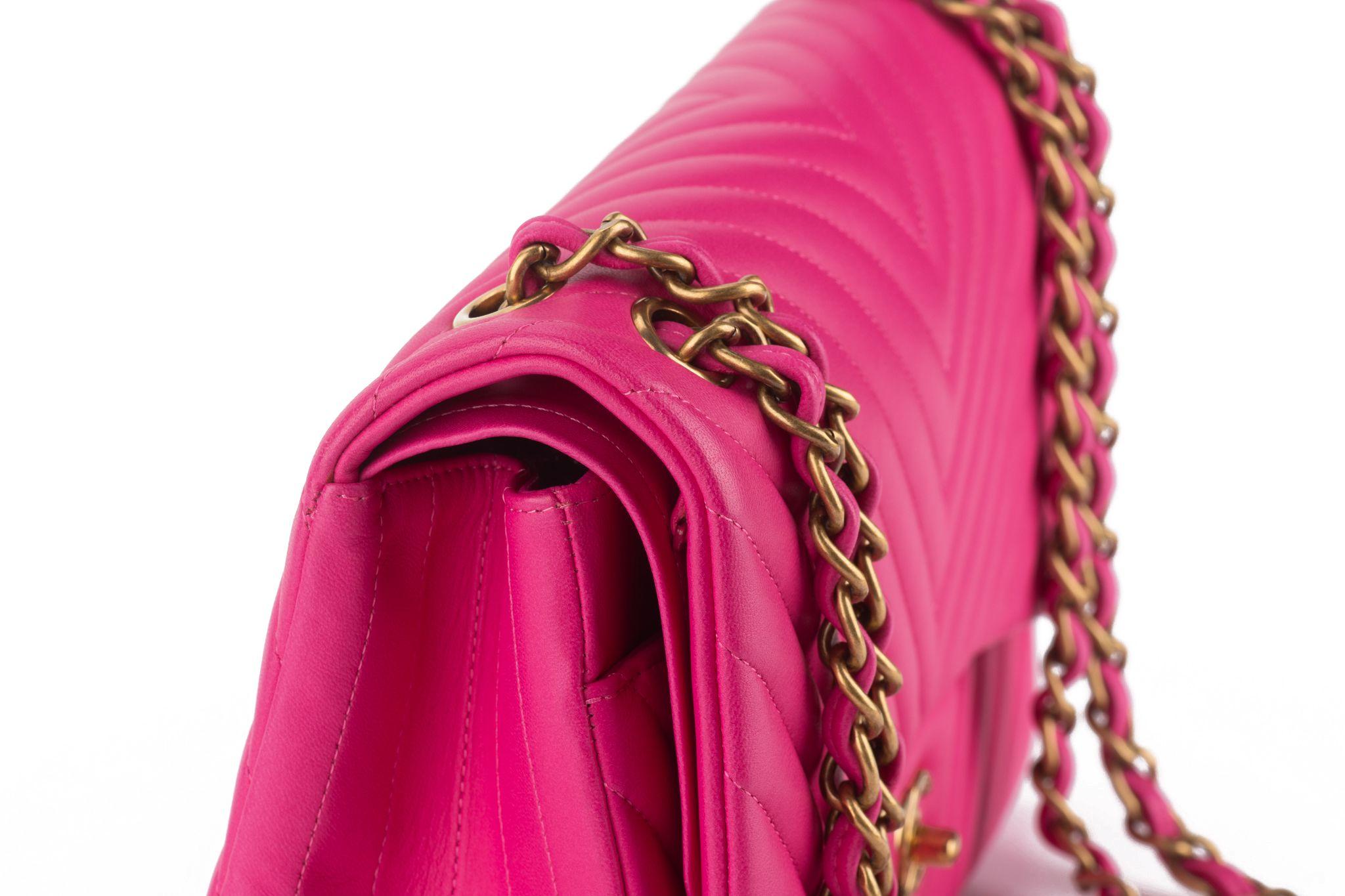 Chanel Classic à double rabat et chevrons roses en vente 8