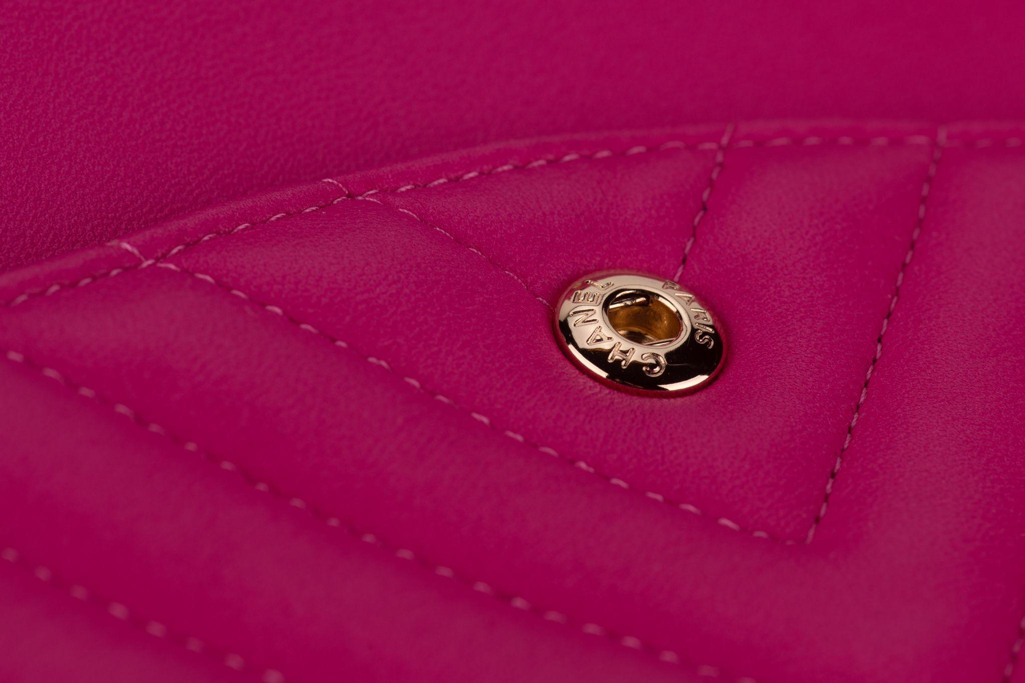Chanel Classic à double rabat et chevrons roses en vente 9