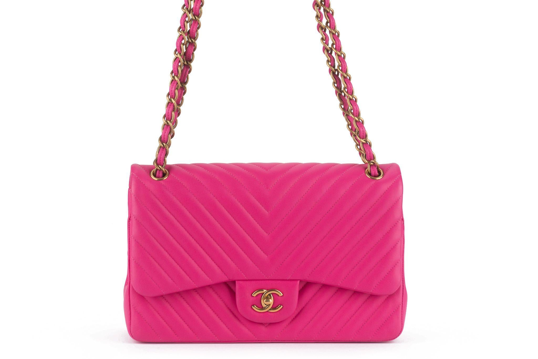 Chanel Classic à double rabat et chevrons roses Pour femmes en vente