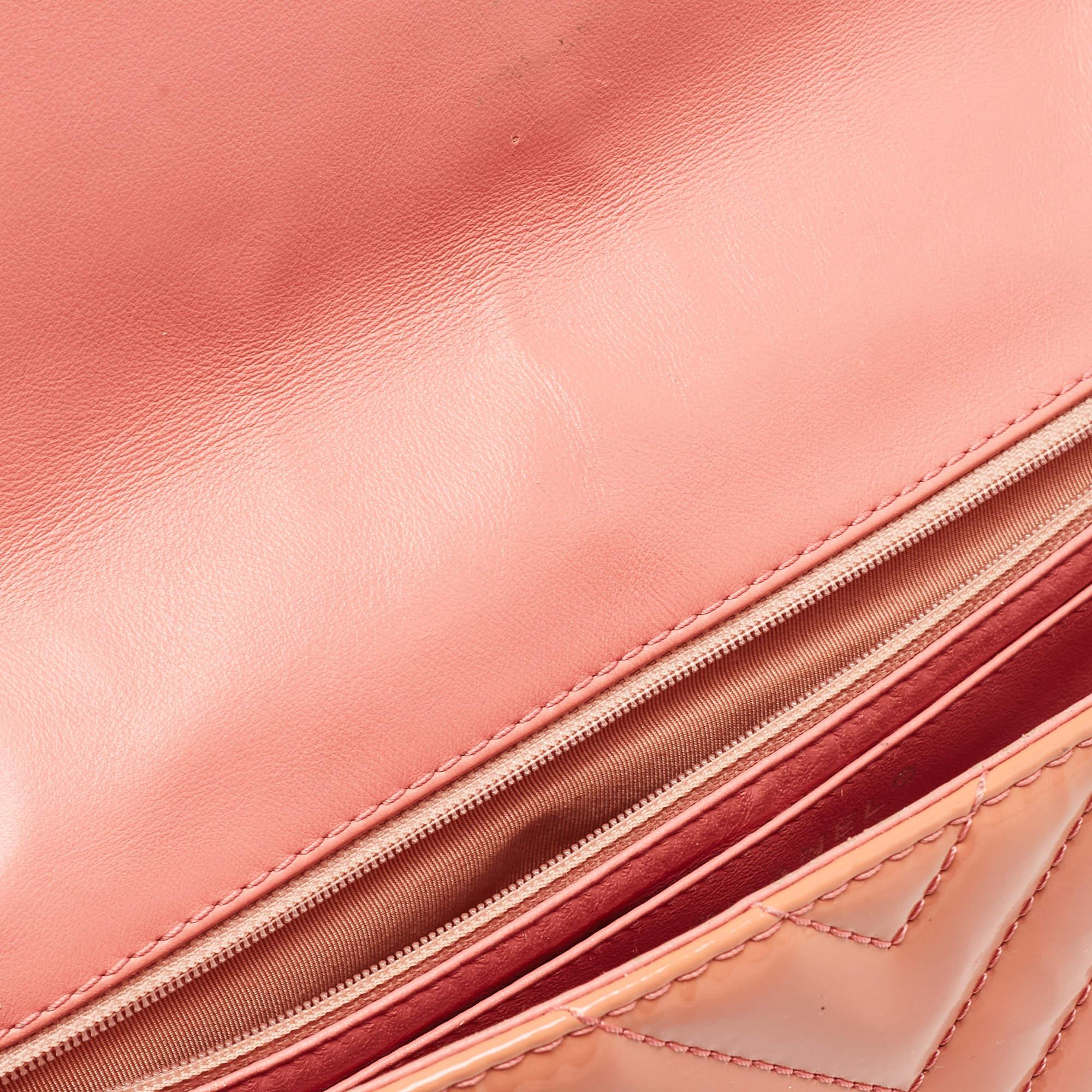 Chanel Rosa Chevron Charol Jumbo Classic Leather Bolso Solapa Simple en venta 12