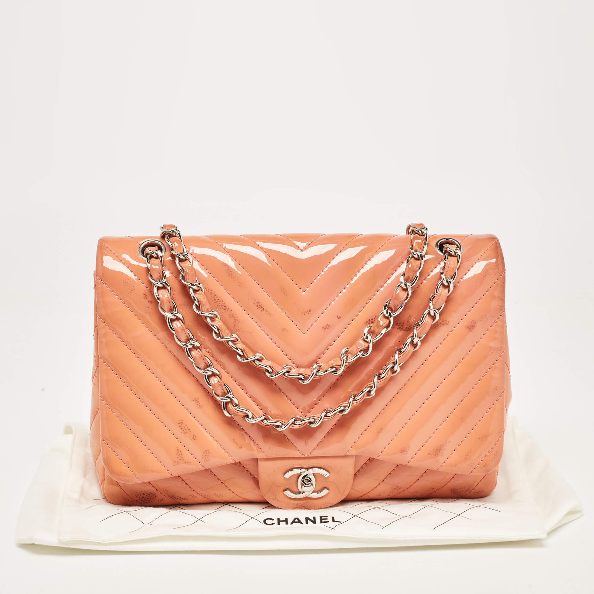 Chanel Rosa Chevron Charol Jumbo Classic Leather Bolso Solapa Simple en venta 15