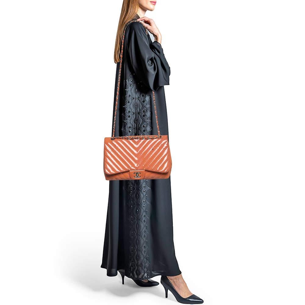 Chanel Rosa Chevron Charol Jumbo Classic Leather Bolso Solapa Simple Naranja en venta