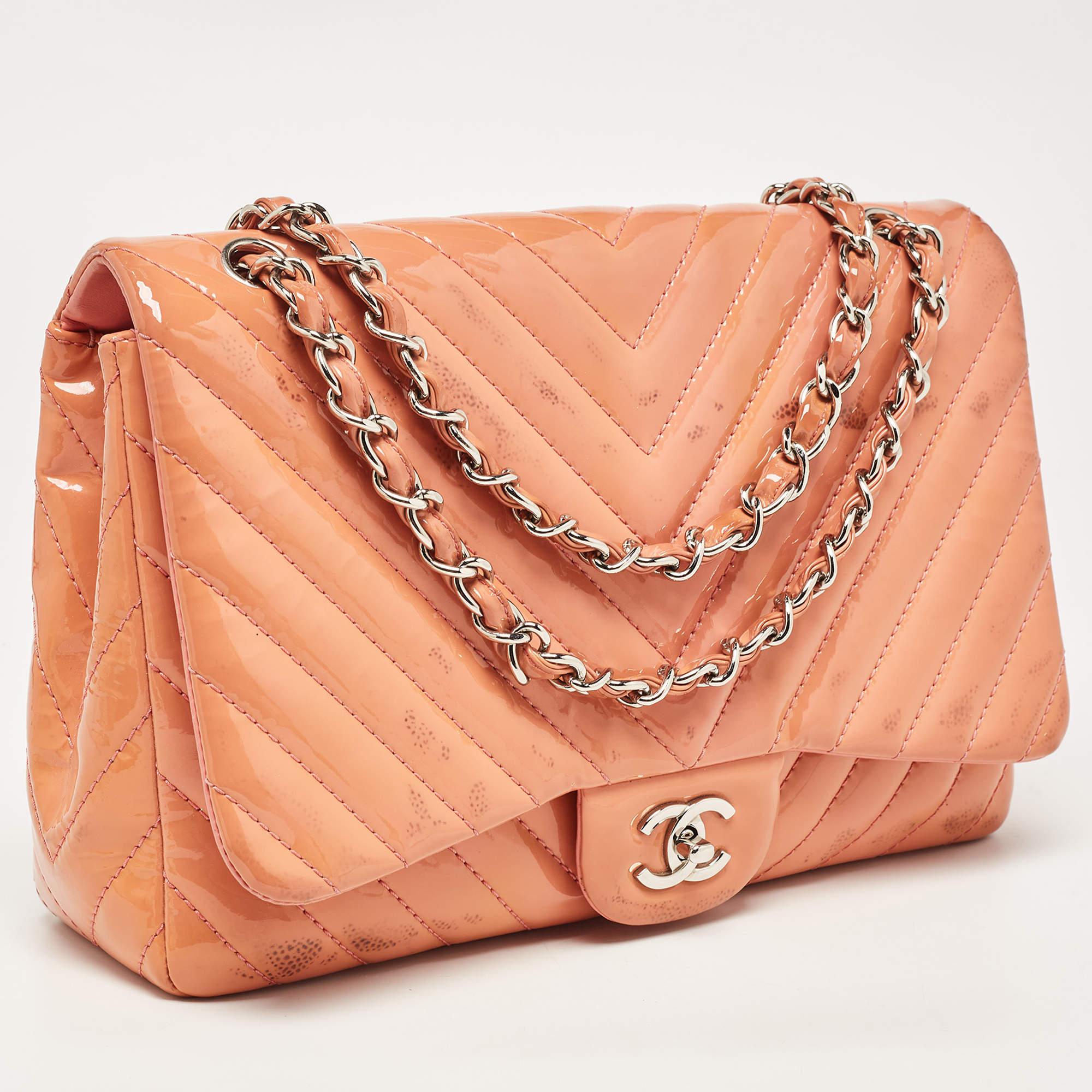 Women's Chanel Pink Chevron Patent Leather Jumbo Classic Single Flap Bag For Sale
