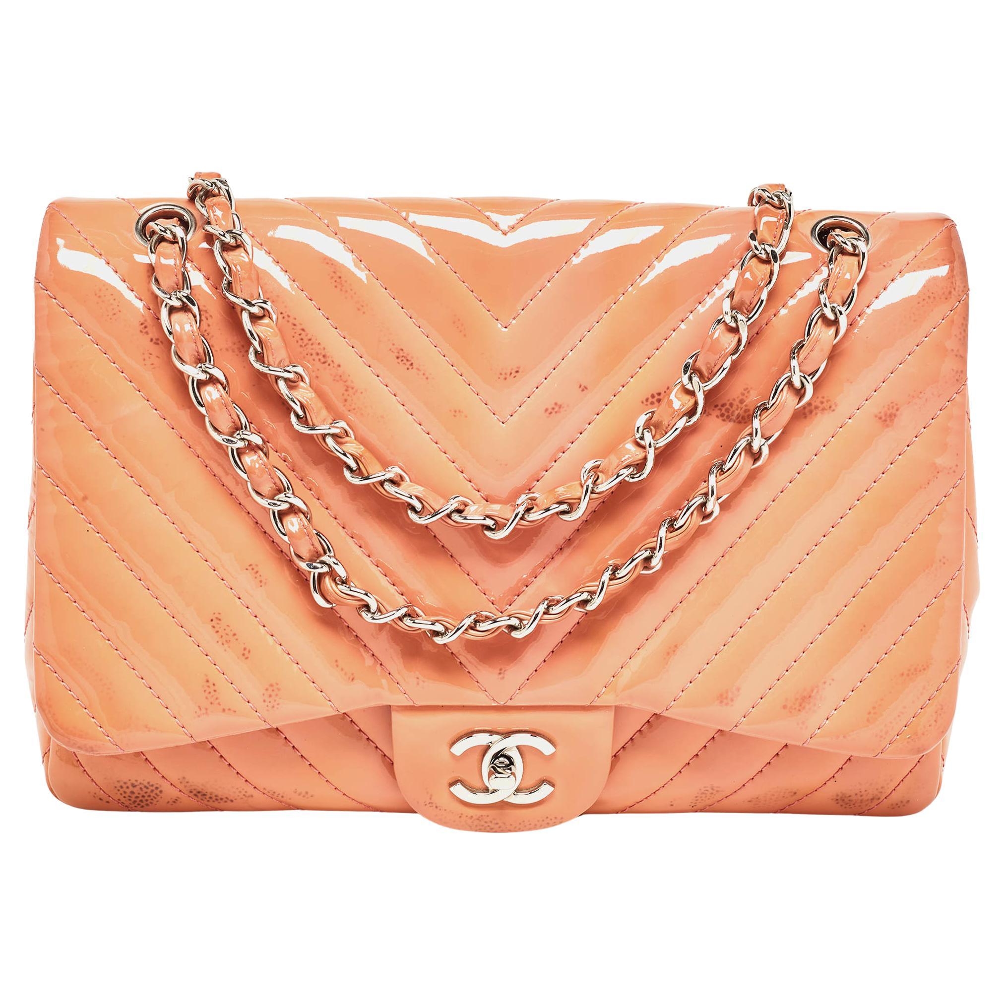 Chanel Rosa Chevron Charol Jumbo Classic Leather Bolso Solapa Simple en venta