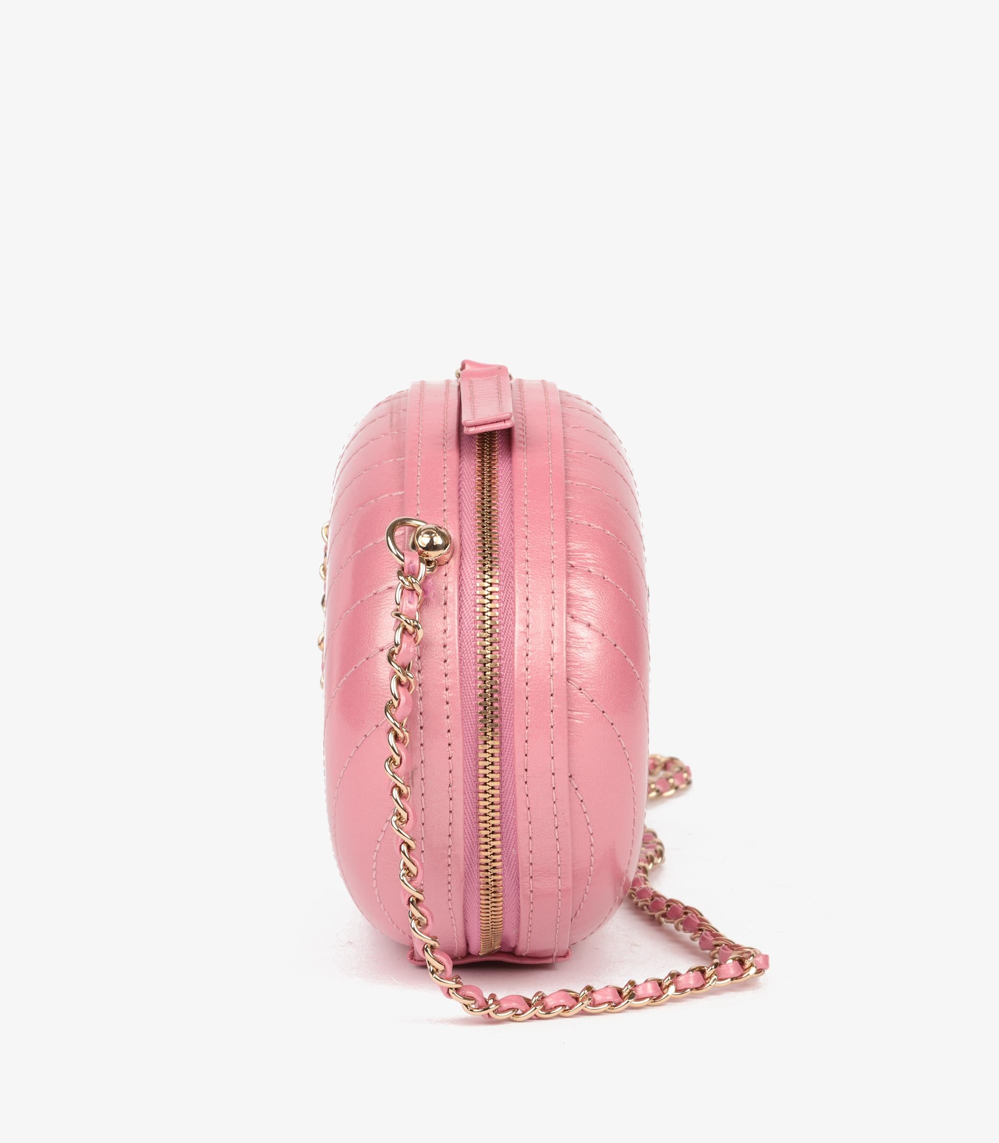 Chanel Pink Chevron Quilted Shiny Calfskin Leather La Pausa Classic Evening Bag In condizioni ottime in vendita a Bishop's Stortford, Hertfordshire