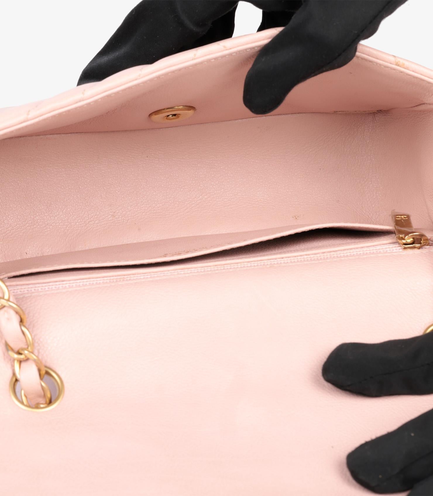 Mini sac à rabat rectangulaire Chanel rose chevron matelassé cuir caviar lavé en vente 5