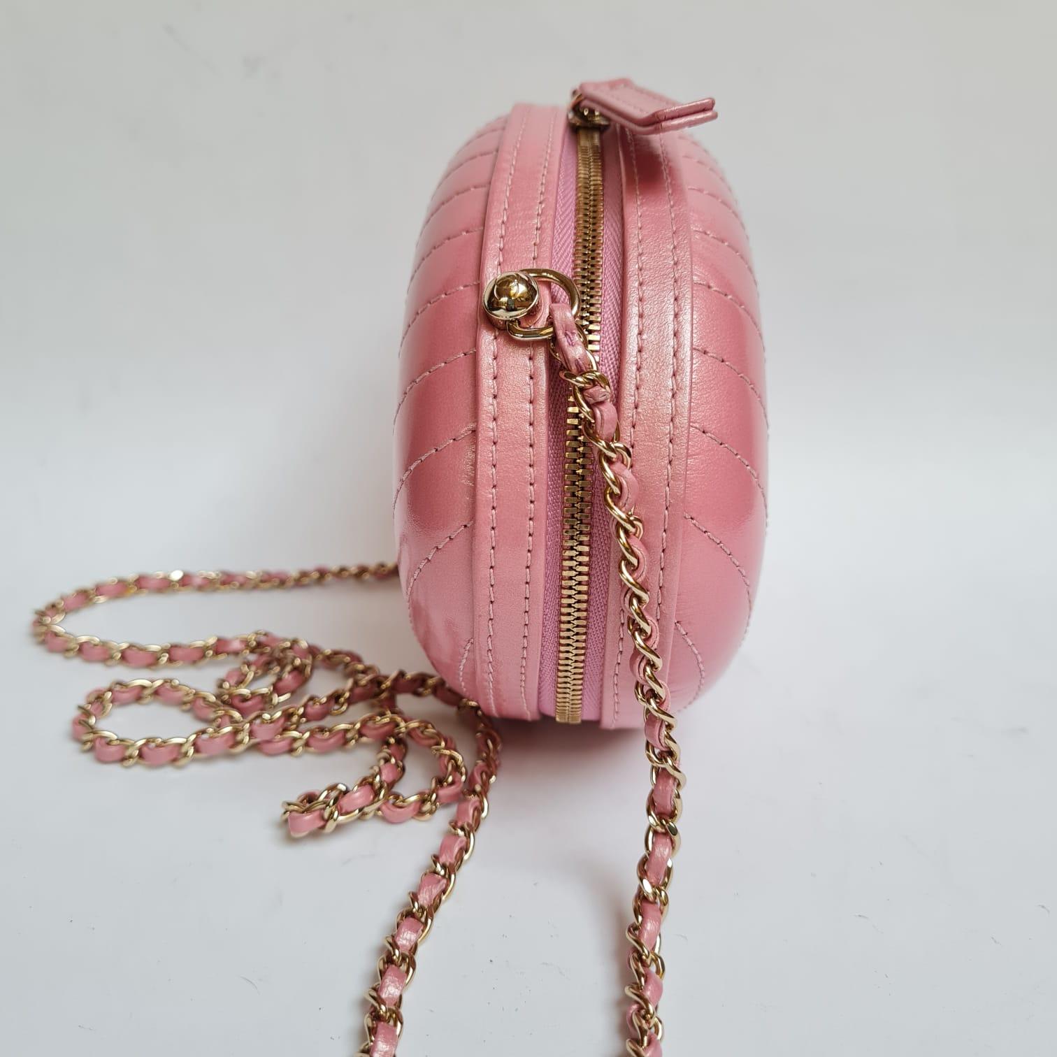 Women's Chanel Pink Chevron Stitched Ellipse Crossbody Bag For Sale