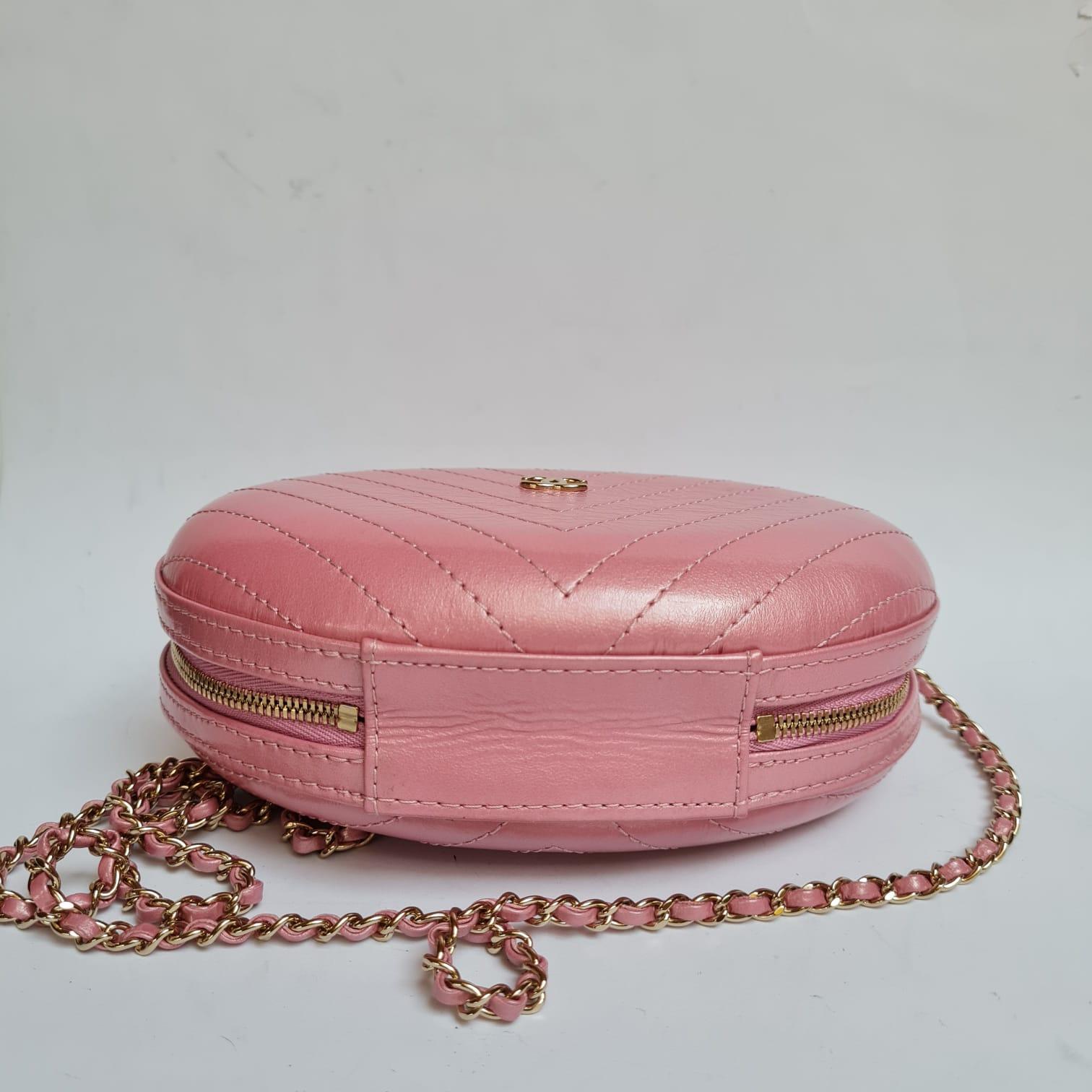 Chanel Pink Chevron Stitched Ellipse Crossbody Bag For Sale 3