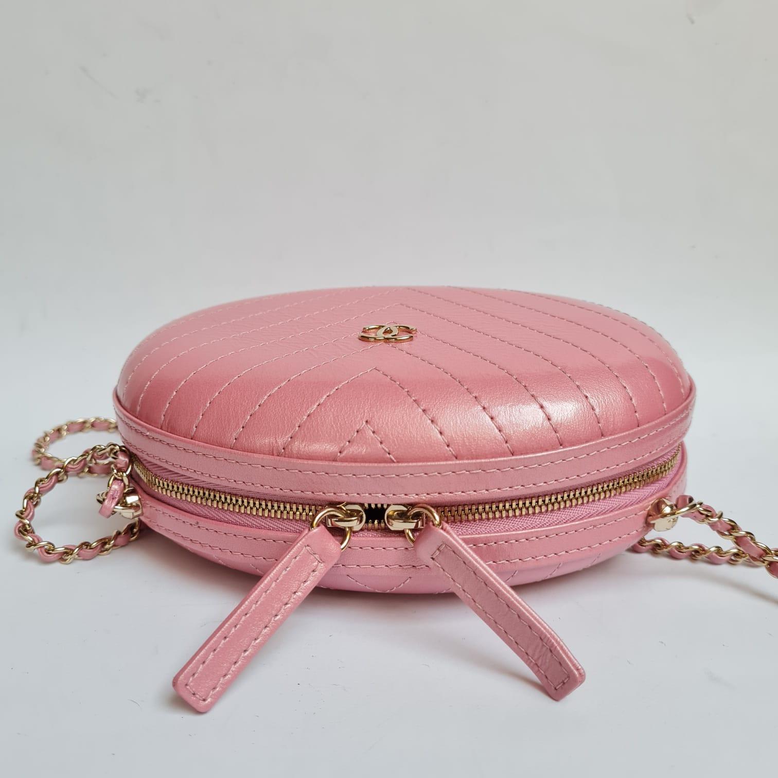 Chanel Pink Chevron Stitched Ellipse Crossbody Bag For Sale 5