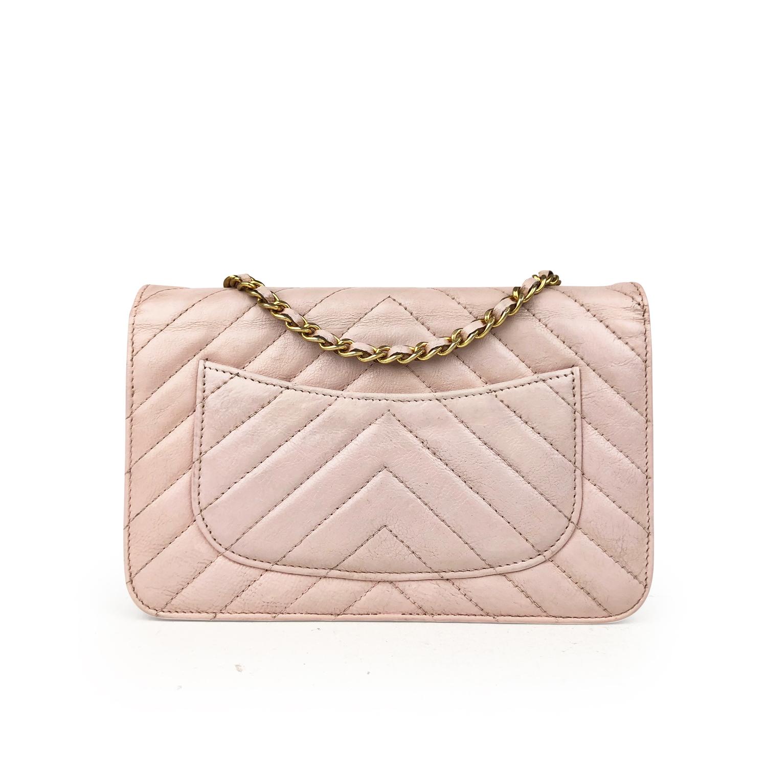 Chanel Pink Chevron Wallet On Chain Crossbody Bag In Good Condition In Sundbyberg, SE