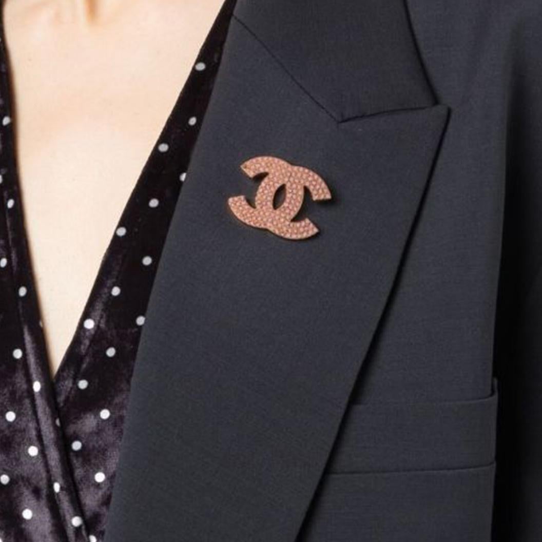 A Chanel brooch can make any out outfit seem special. Designed in the shape of the brand's iconic CC logo with a pin bar fastening, this brooch from the Spring 2002 collection has been crafted from a gold-toned metal and embellished with pink