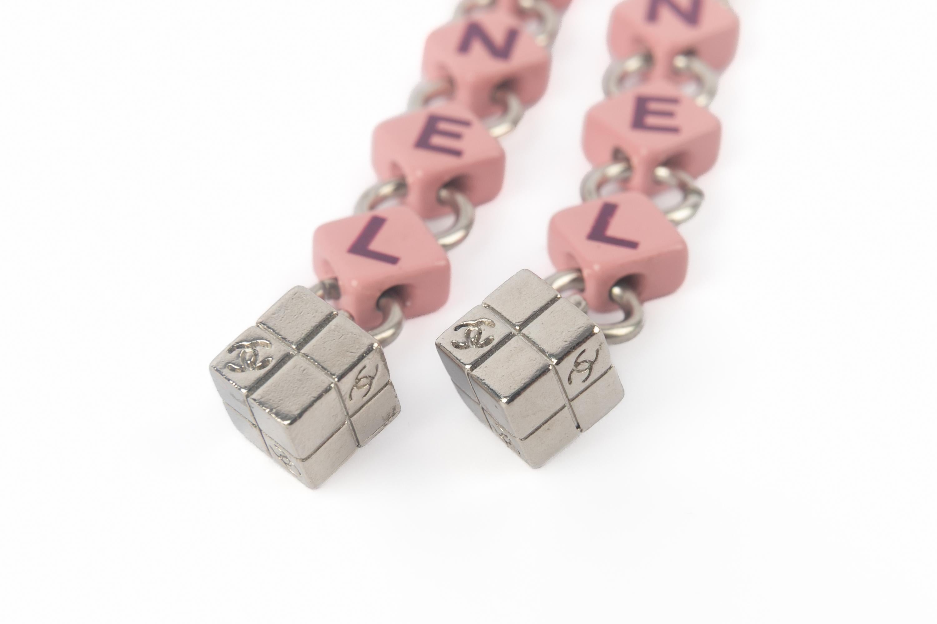 Orecchini rosa Chanel 2004 in vendita 1