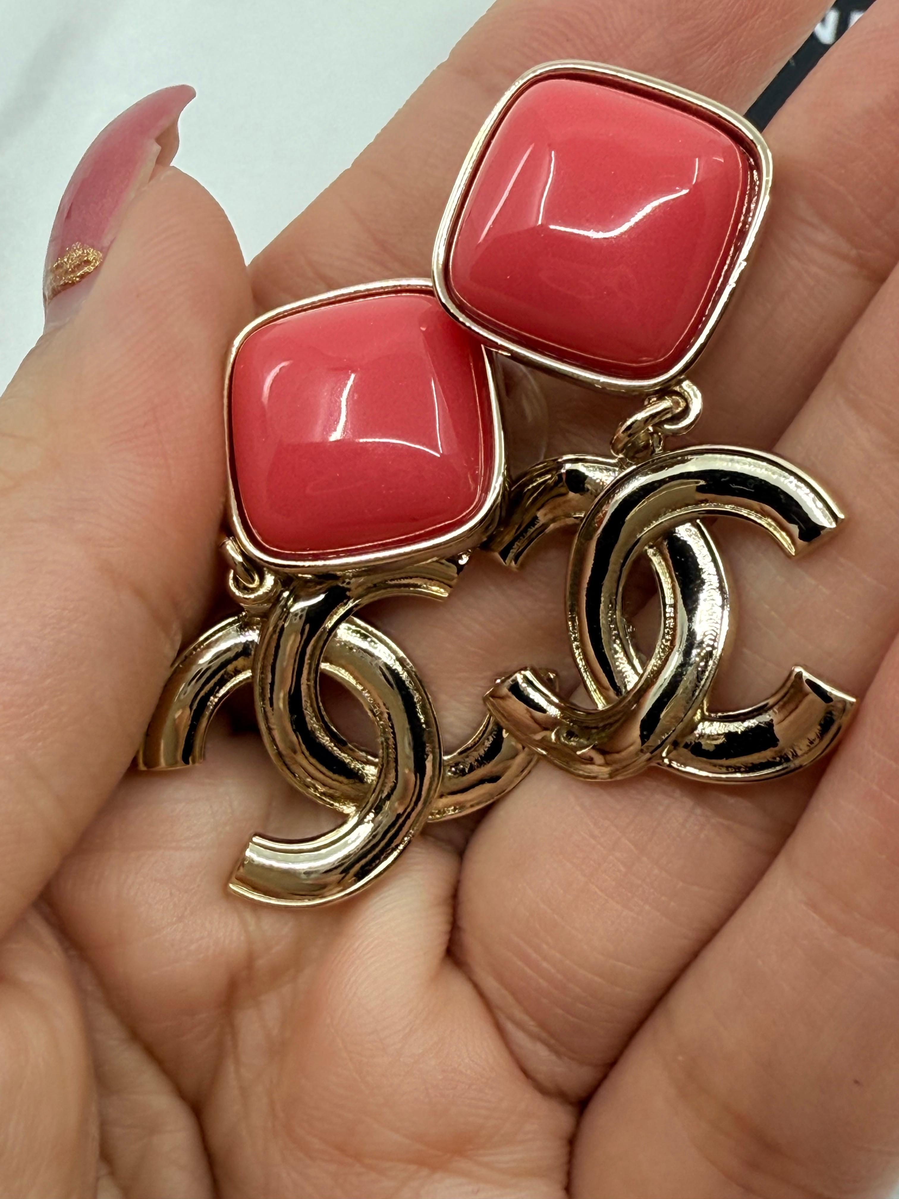 Chanel Pink Enamel Gold CC Dangle Statement Earrings in vendita 7
