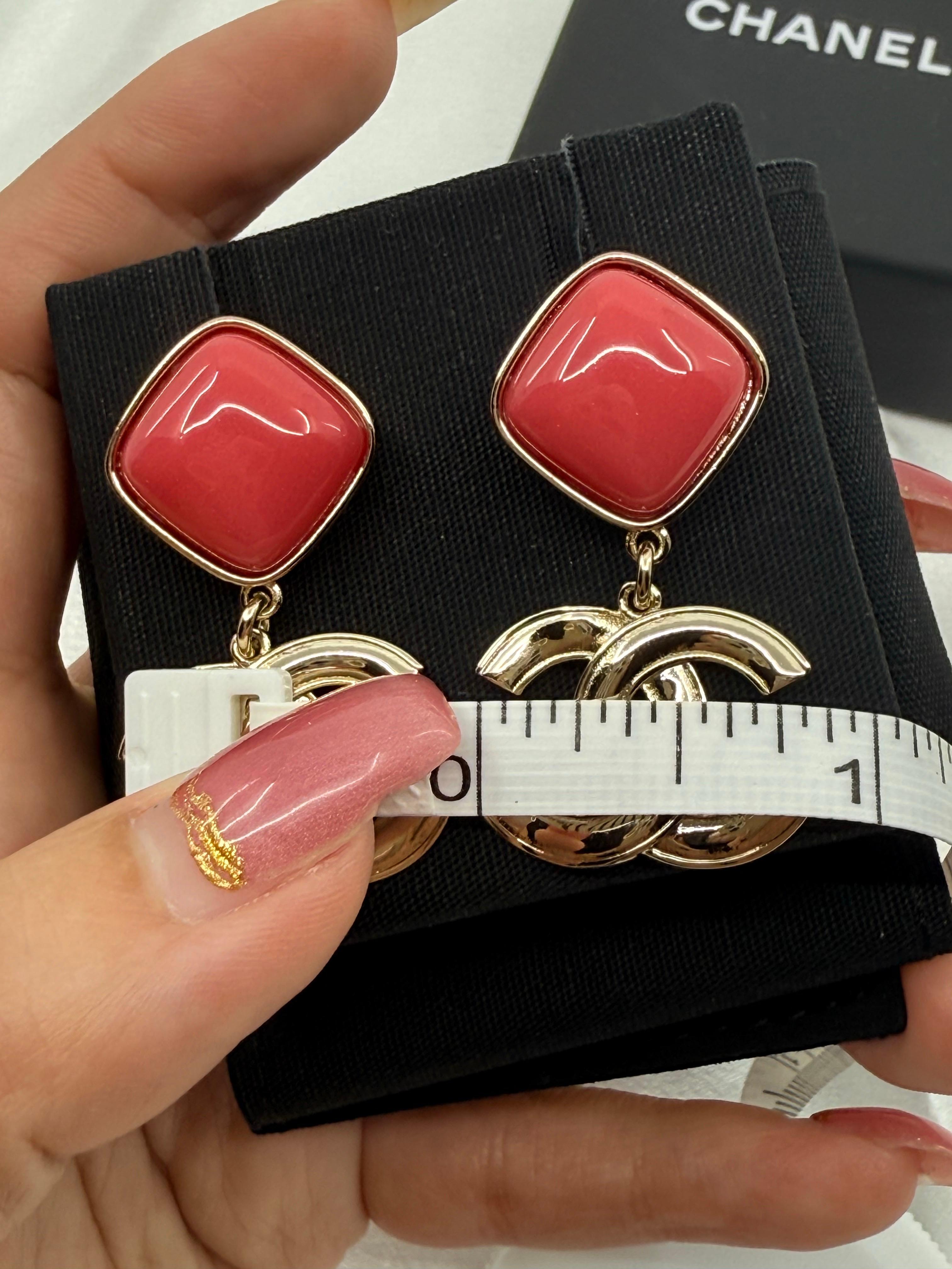 Chanel Pink Enamel Gold CC Dangle Statement Earrings in vendita 2
