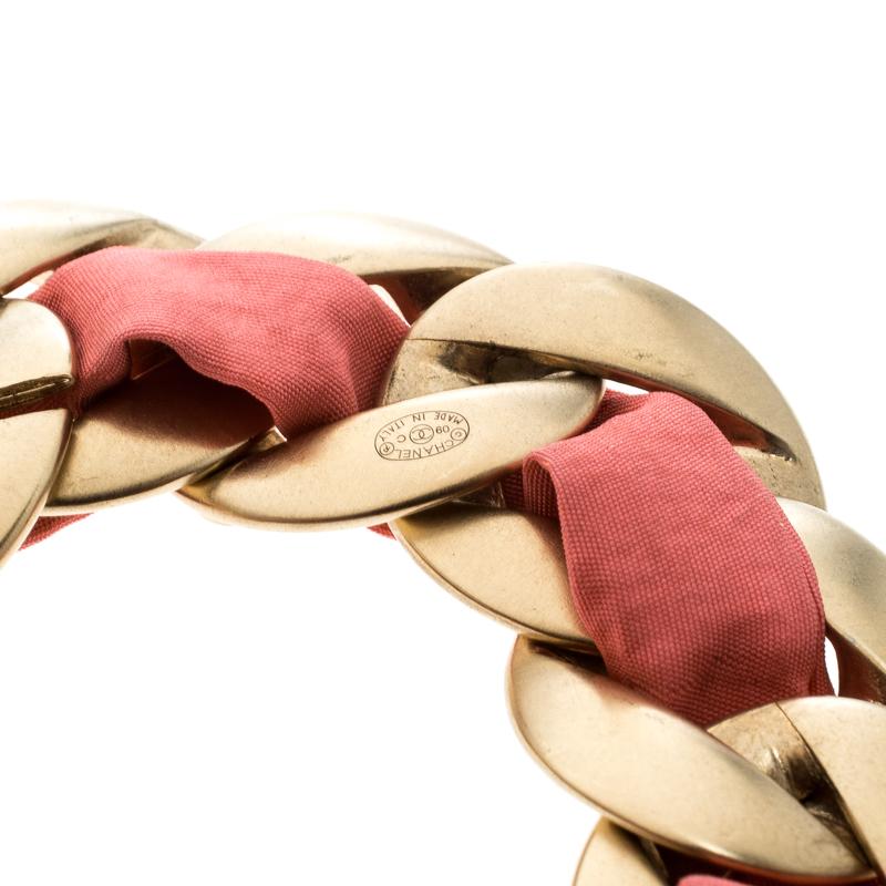 Chanel Pink Fabric Gold Tone Chain Link Bracelet In Good Condition In Dubai, Al Qouz 2