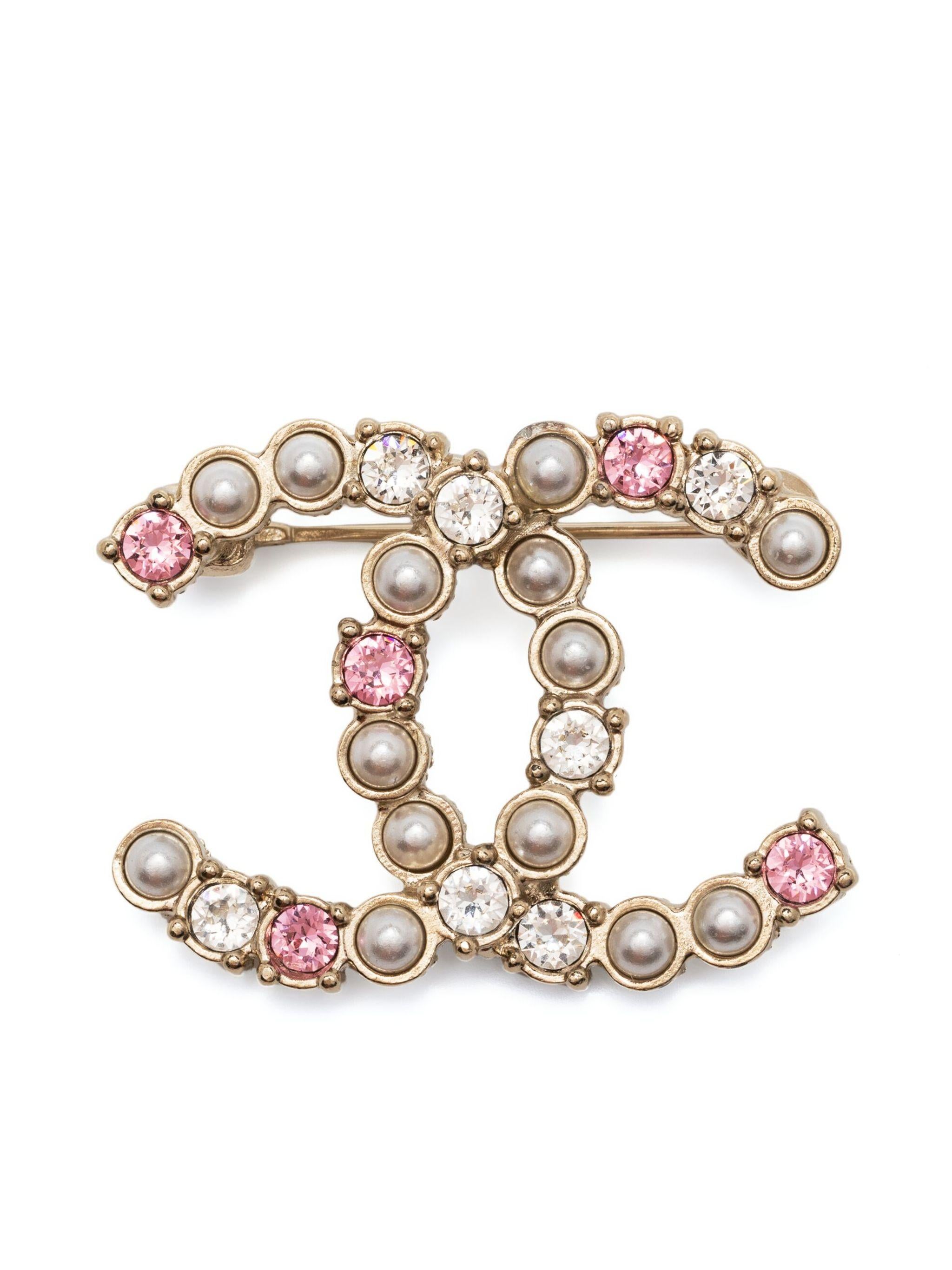 Chanel Pink Faux-Pearl Crystal Embellished CC Brooch For Sale 1