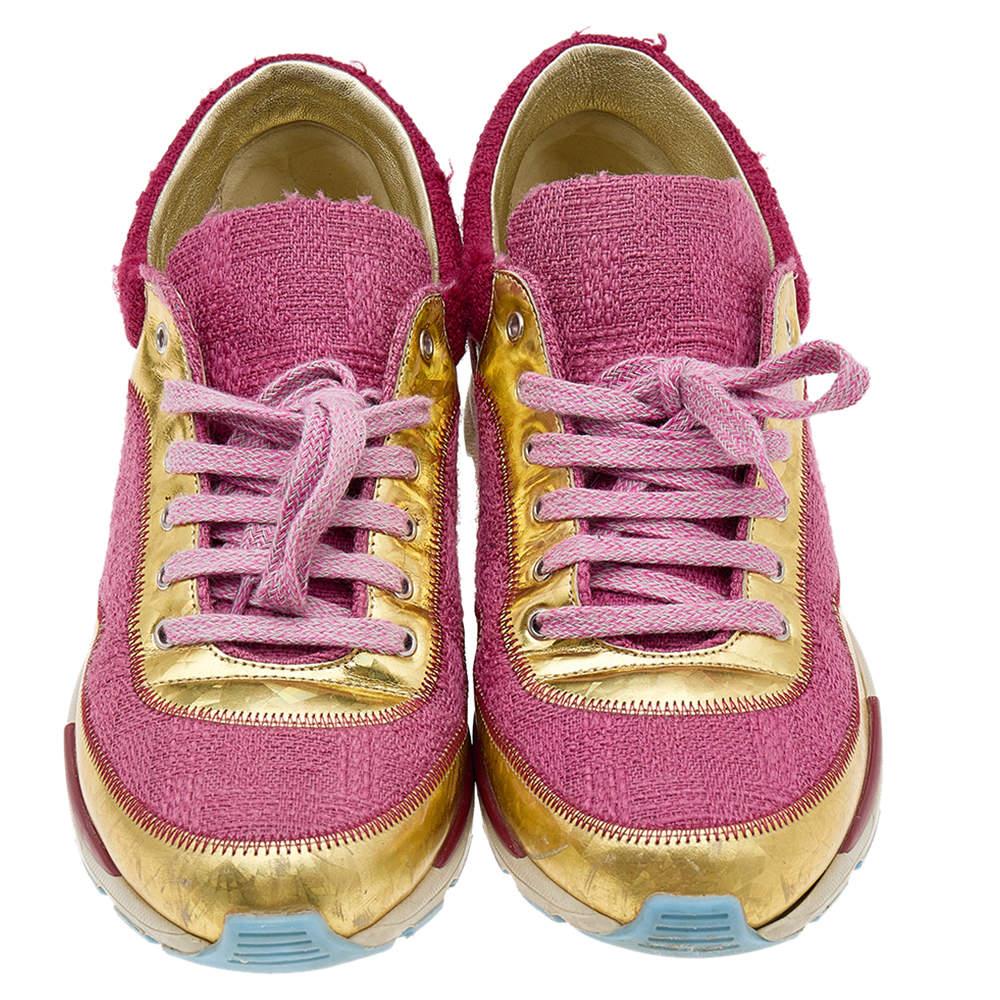 Chanel Pink/Gold Tweed Fabric And Patent Leather CC Lace Up Sneakers Size 38 For Sale 1