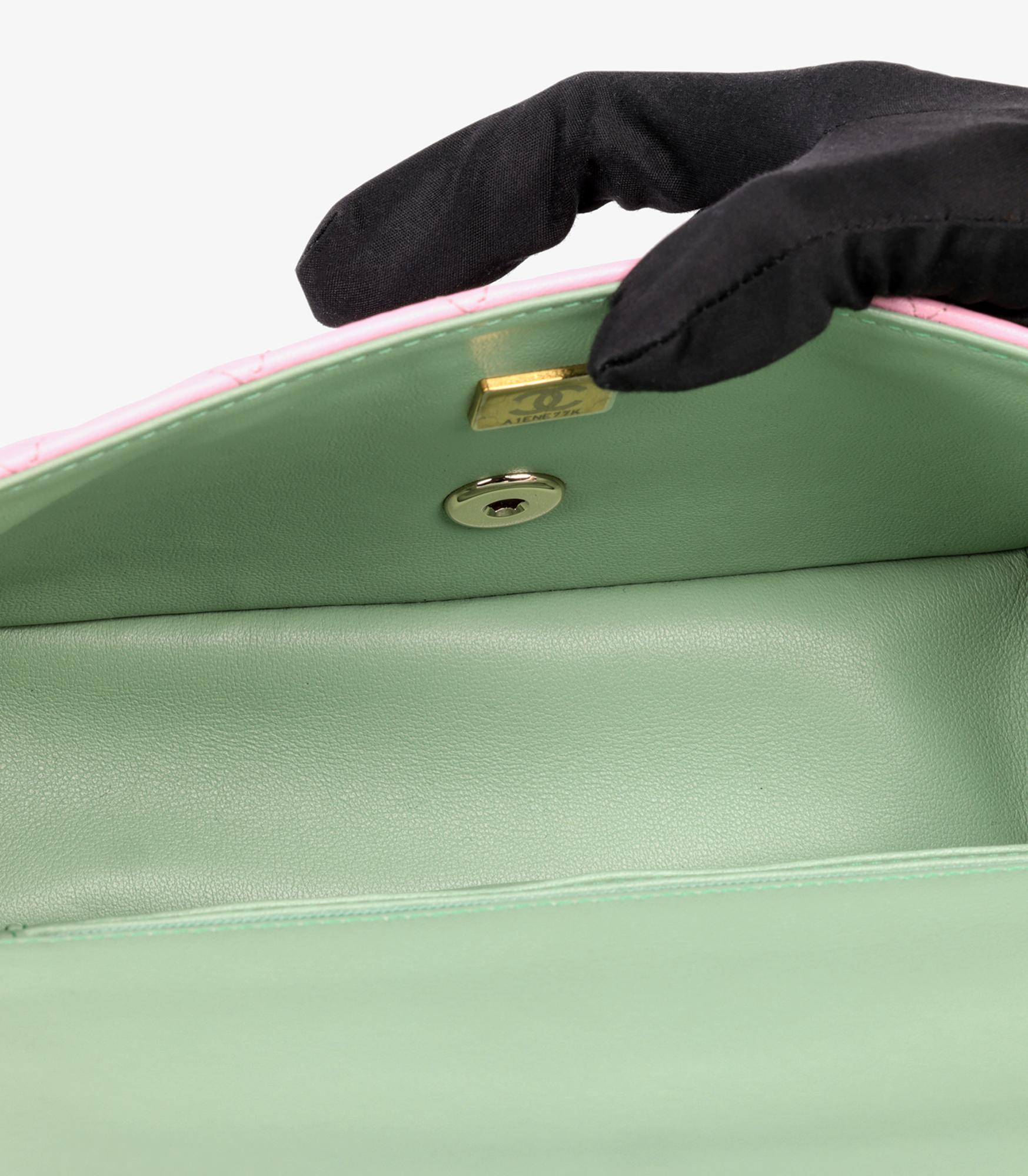 Chanel Rosa & Grüne rechteckige Mini-Klappentasche aus gestepptem Lammfell mit Henkel oben im Angebot 4