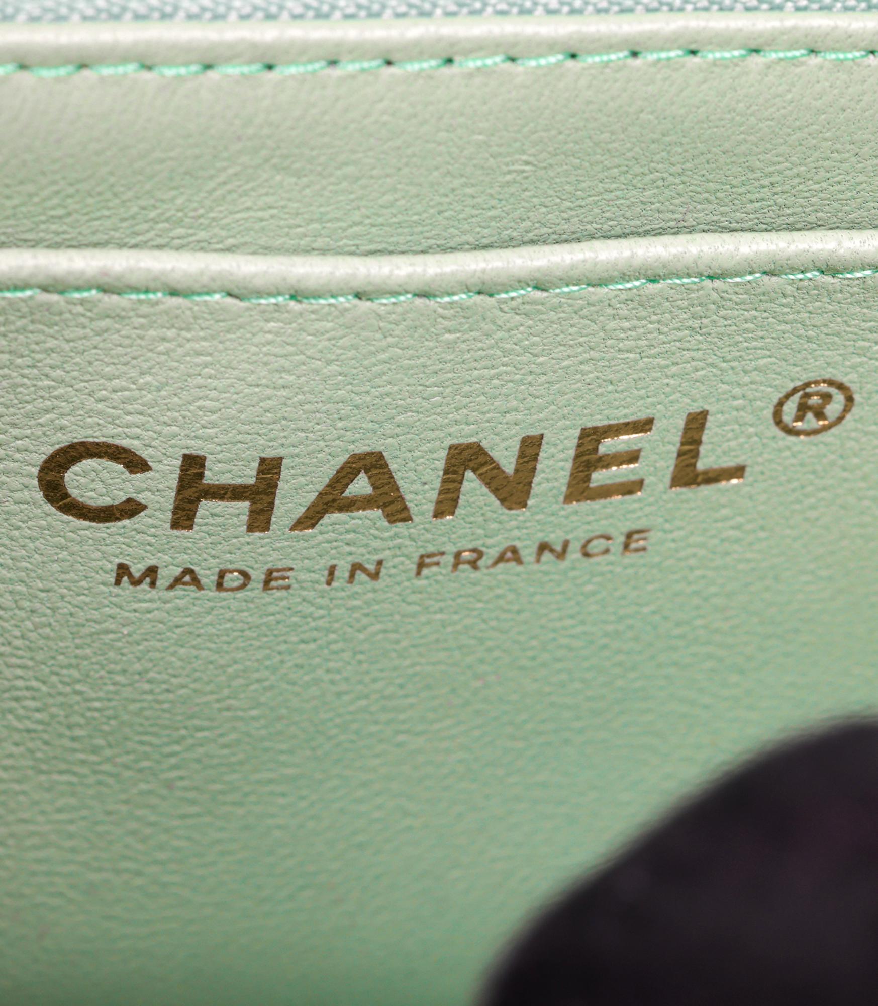 Chanel Rosa & Grüne rechteckige Mini-Klappentasche aus gestepptem Lammfell mit Henkel oben im Angebot 6