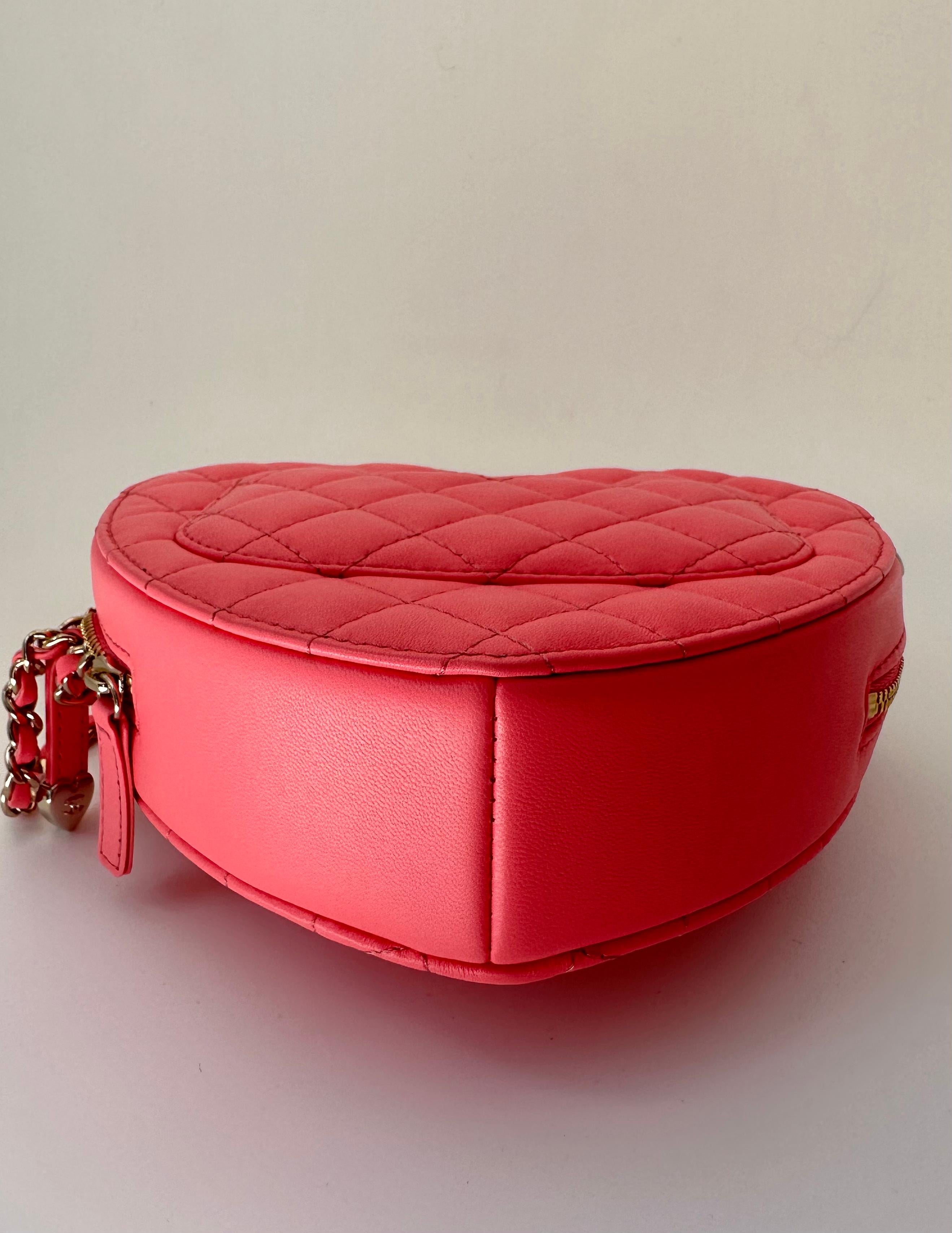 Chanel Pink Heart Bag SS22 For Sale 6