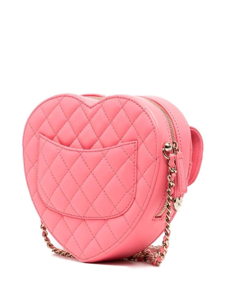 CHANEL '22 RUNWAY Large Lambskin Pink Heart Bag Handbag NEW With Tags at  1stDibs