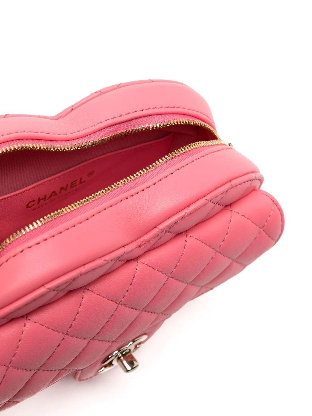 Women's Chanel Pink Heart Bag SS22 For Sale