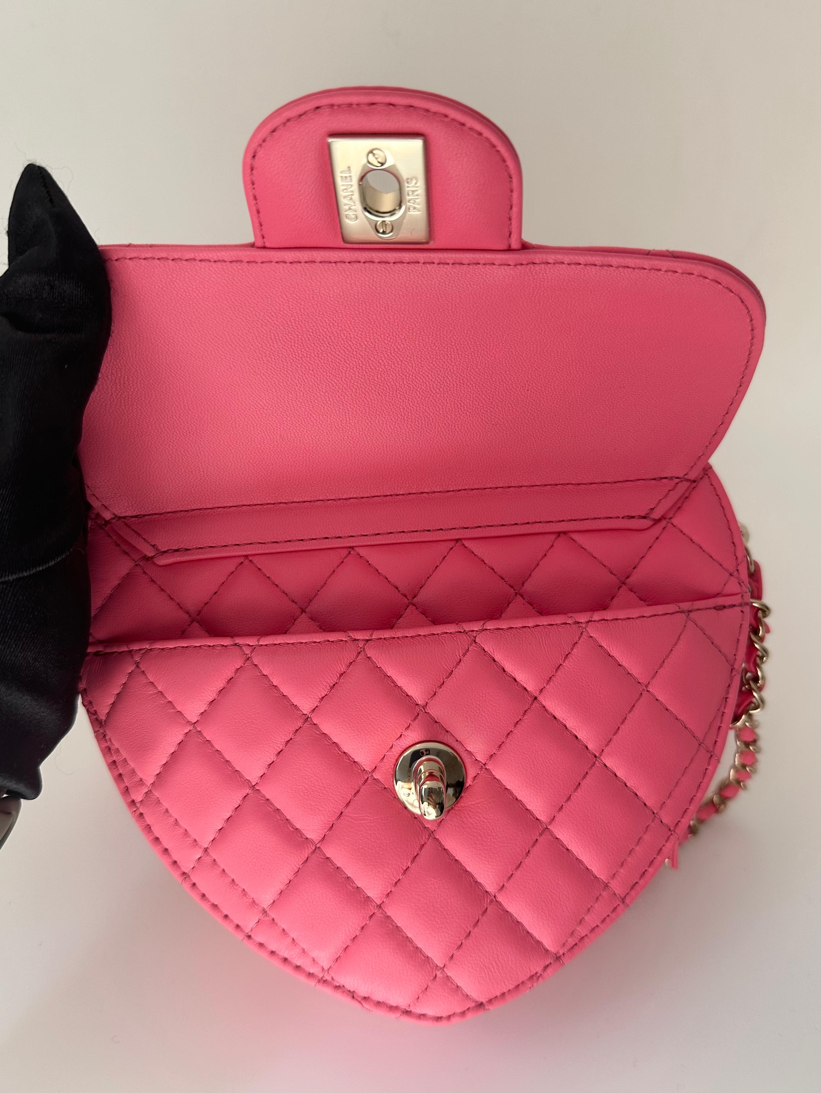 Chanel Pink Heart Bag SS22 In New Condition For Sale In London, GB