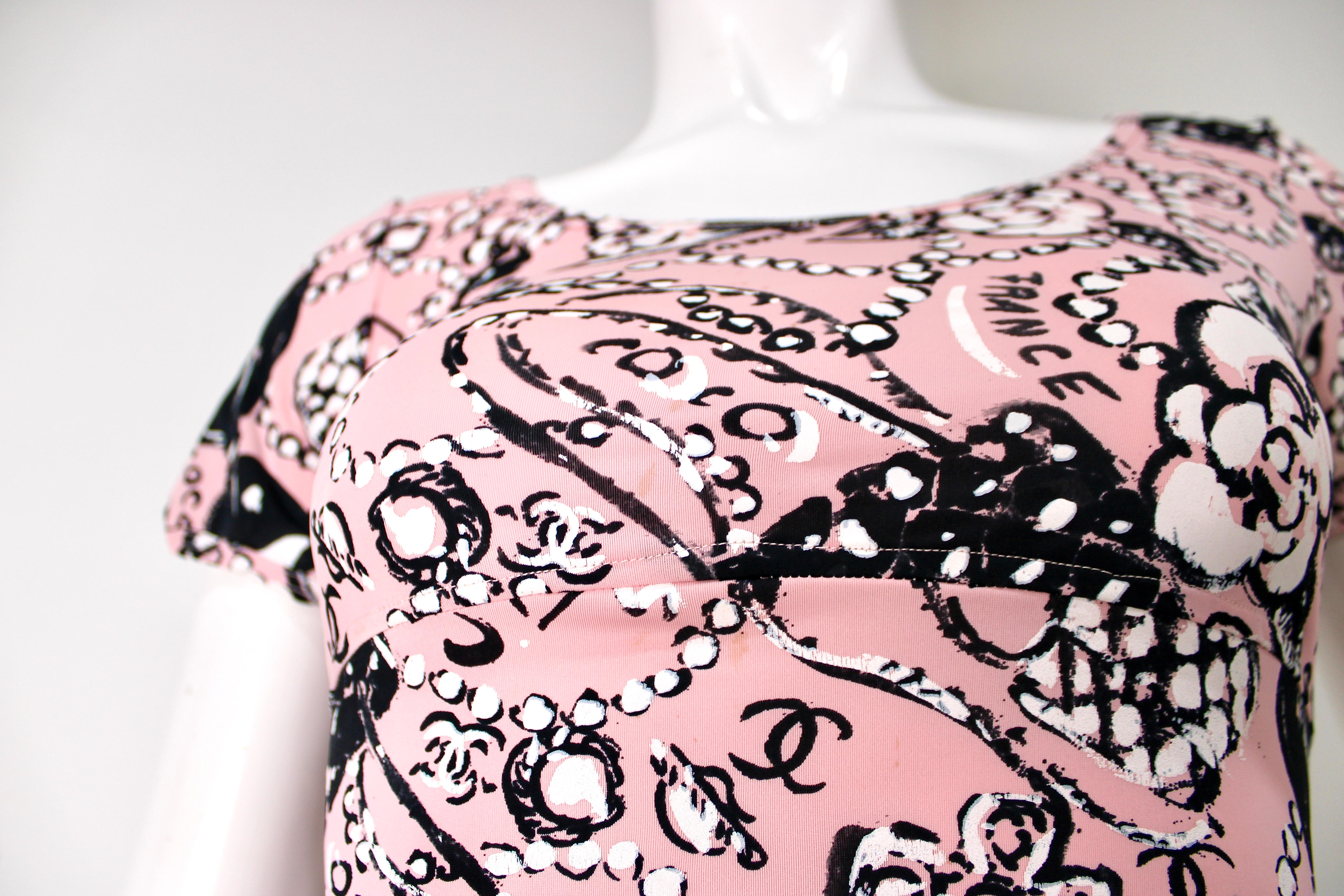 Chanel Pink Iconic Graphic Print Swim Crop Top circa 1993 en Bueno estado para la venta en Scottsdale, AZ