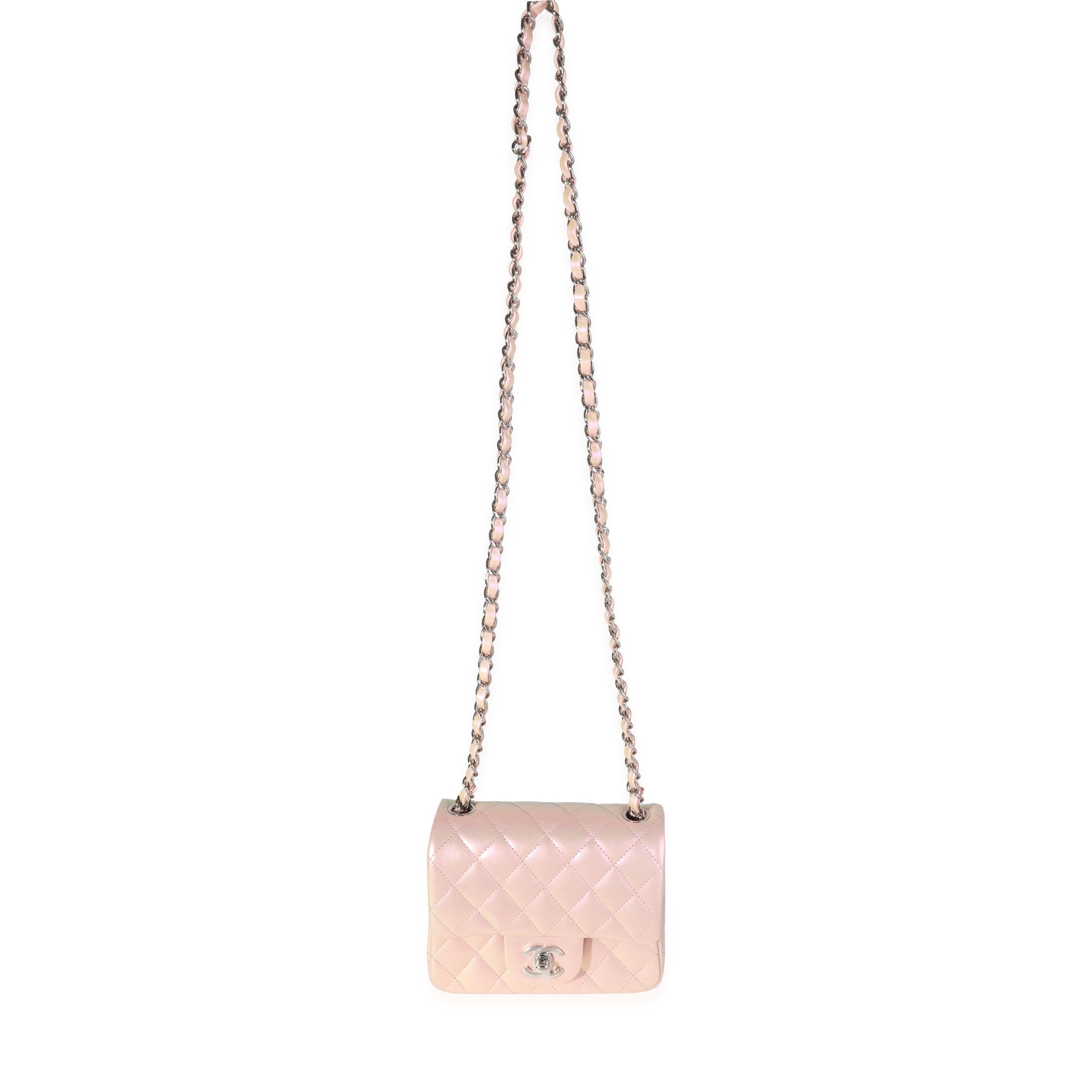 Titolo dell'elenco: Chanel Rosa Iridescente Trapuntato Pelle di Vitello Quadrato Mini Classic Flap Borsa
SKU: 118897
Condizioni: Usato (3000)
Condizioni della borsa: Mai indossata
Marchio: Chanel
Modello: Mini Flap/Square
Paese di origine: