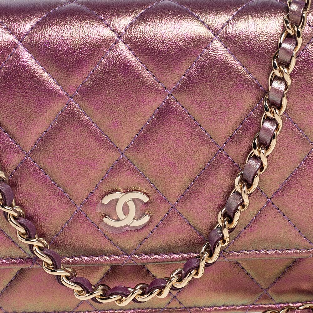 Chanel Pink Iridescent Quilted Leather Classic Wallet on Chain In New Condition In Dubai, Al Qouz 2