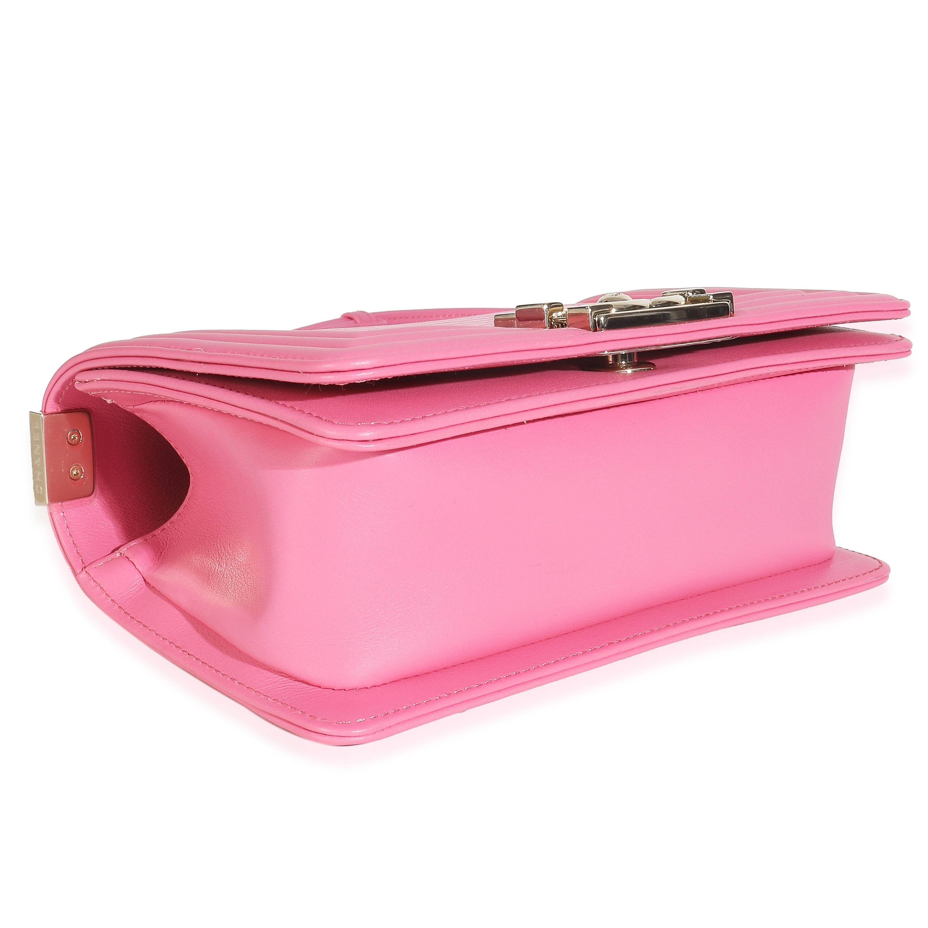 Chanel - Petit sac à main en lézard d'agneau rose en vente 2