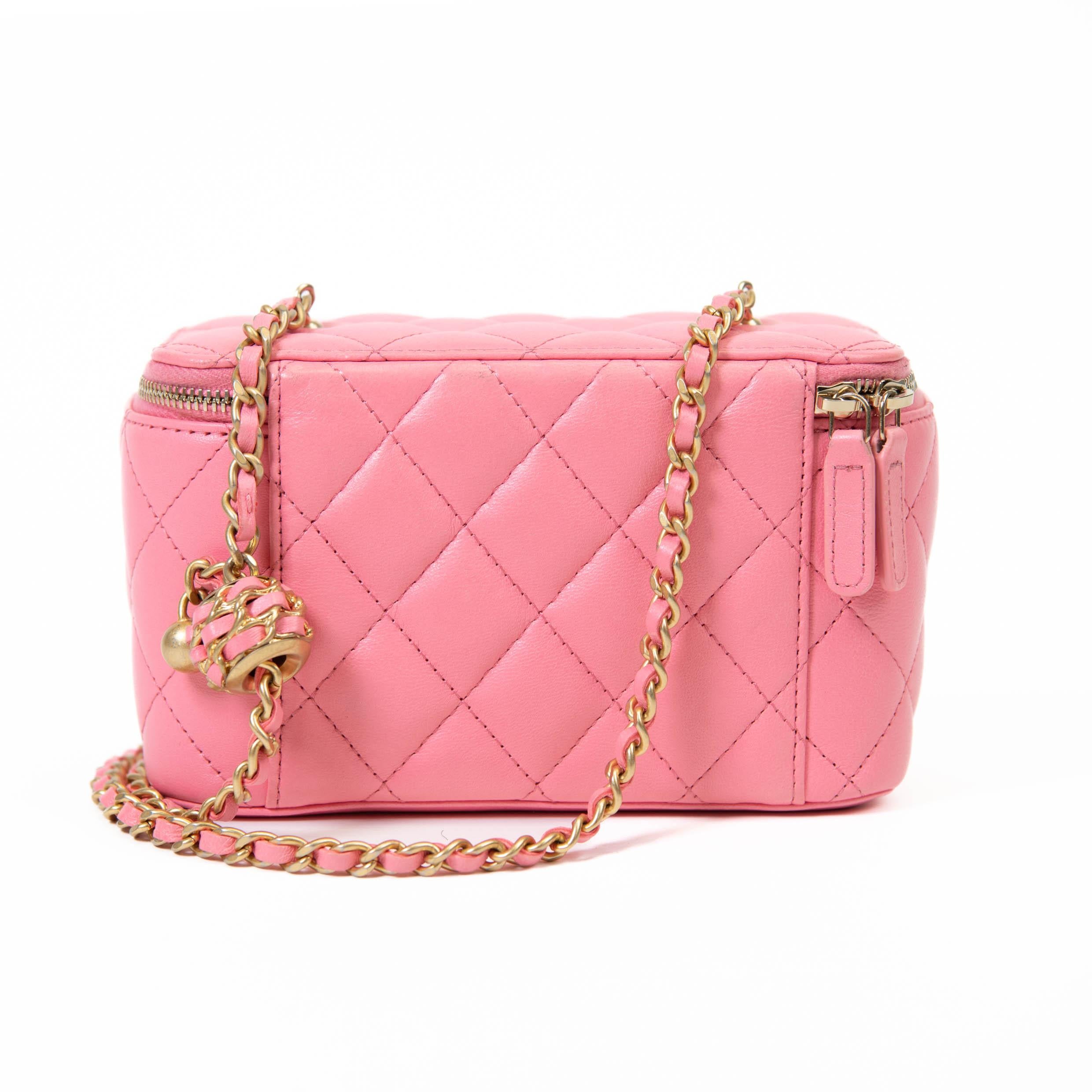 Chanel  Pink Lambskin Quilted Small Pearl Crush Vanity Case With Chain In Good Condition In Corona Del Mar, CA