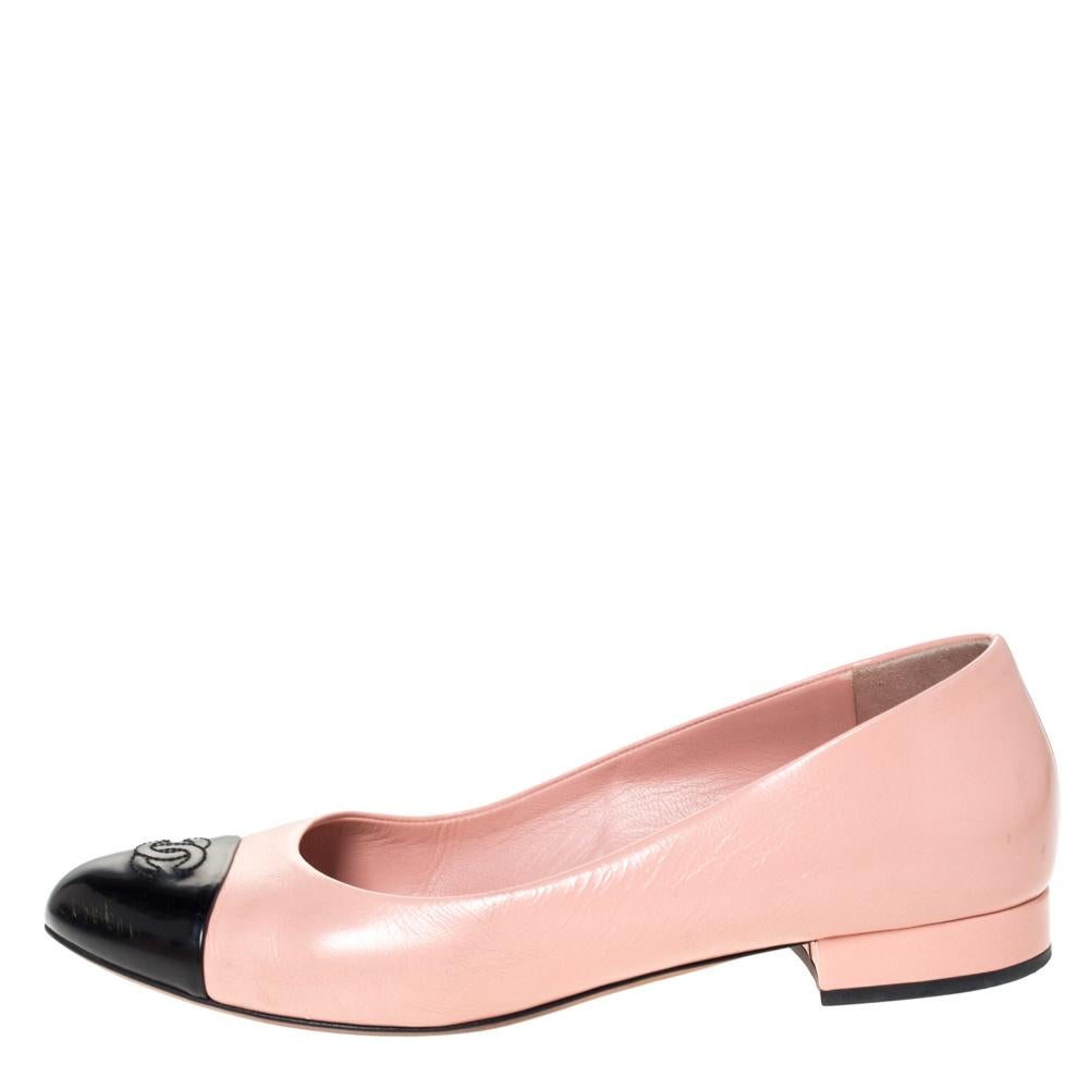 A common sight in the closets of fashionistas is a pair of Chanel ballet flats. They are perfect to wear on busy days and just stylish enough to assist one's style. These are crafted from leather and feature low heels and the CC logo on the cap