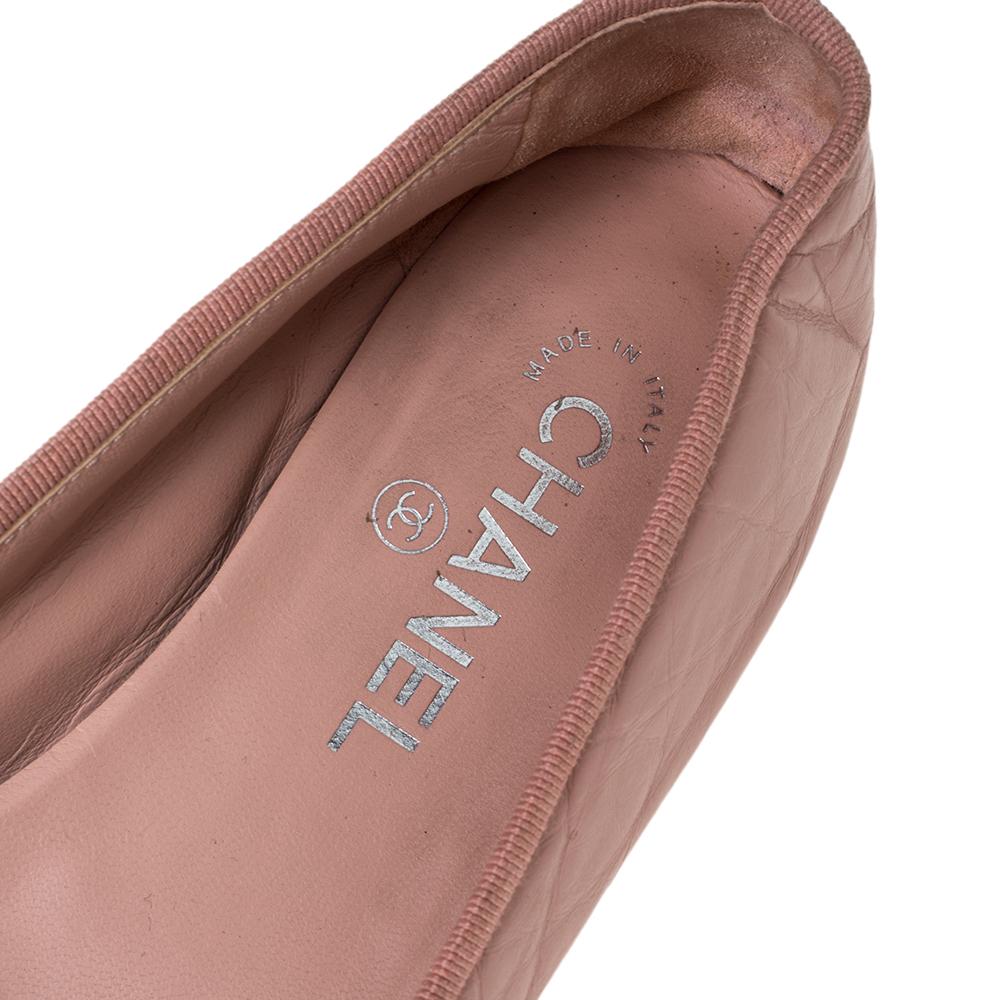 Chanel Pink Leather And Grosgrain Trim CC Bow Ballet Flats Size 40 In Fair Condition In Dubai, Al Qouz 2