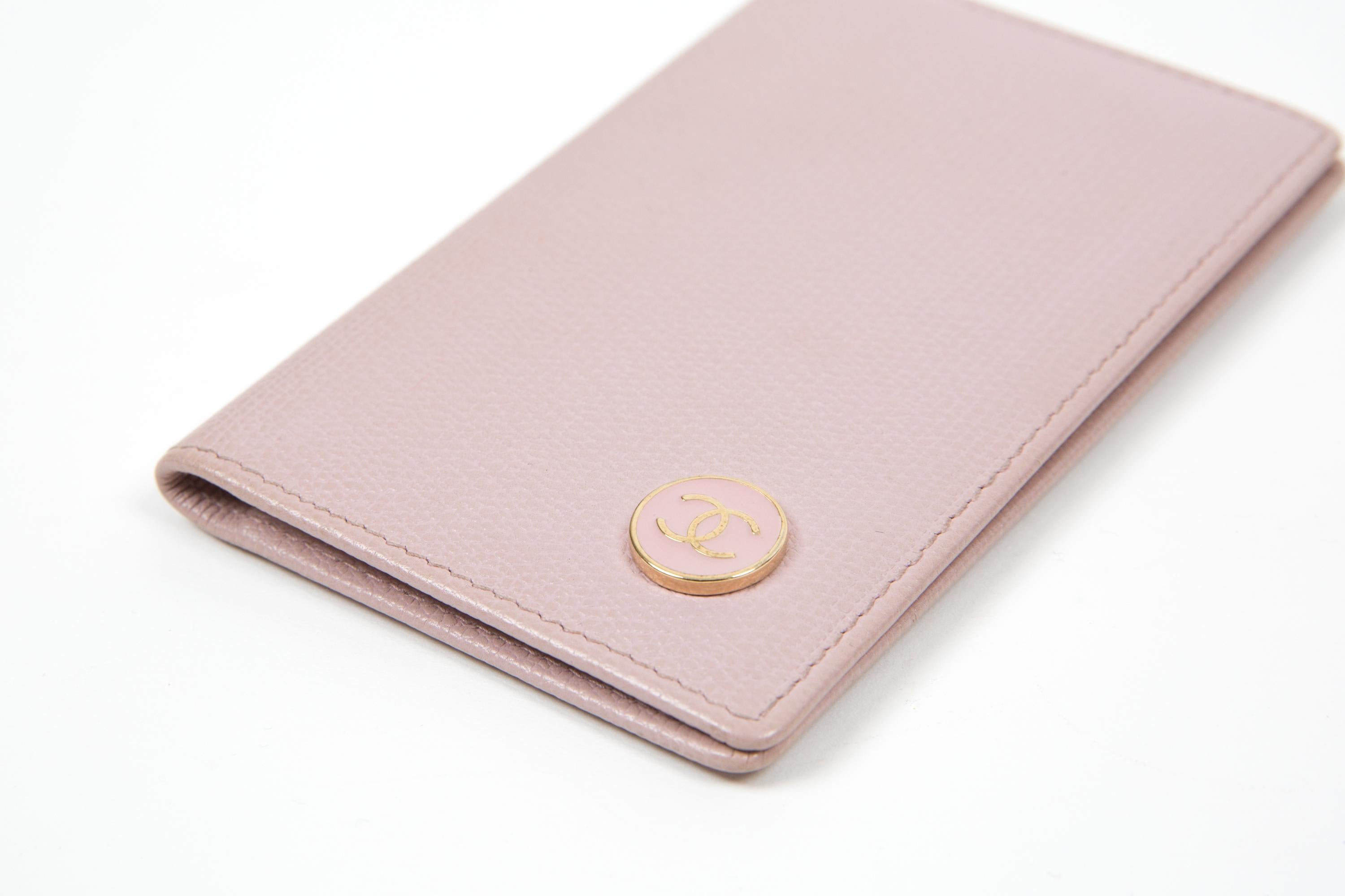 Chanel Pink Leather Card Holder In Good Condition For Sale In Paris, FR