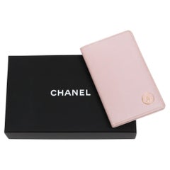 Porte-cartes en cuir rose de Chanel