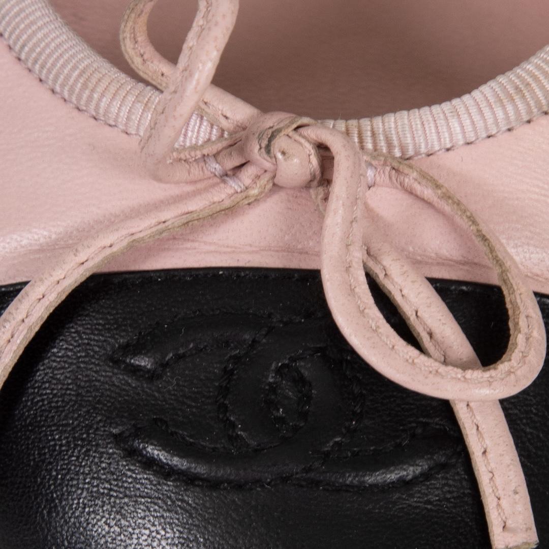 Women's Chanel Pink Leather CC Ballet Flats Size IT 36.5 For Sale