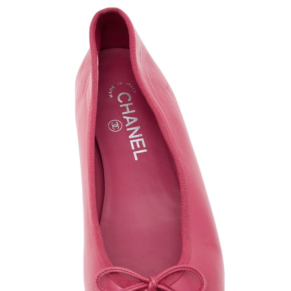 Chanel Pink Leather CC Bow Ballet Flats Size 40 In Good Condition In Dubai, Al Qouz 2