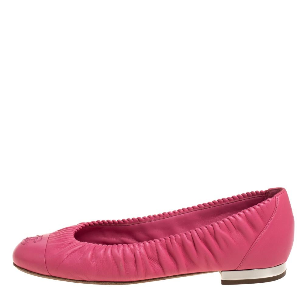 These stylish ballet flats will be your first choice when you are out for long hours because they provide excellent comfort. They are crafted from pink leather and designed with tonal cap toes stitched with the CC logo. These beauties are complete