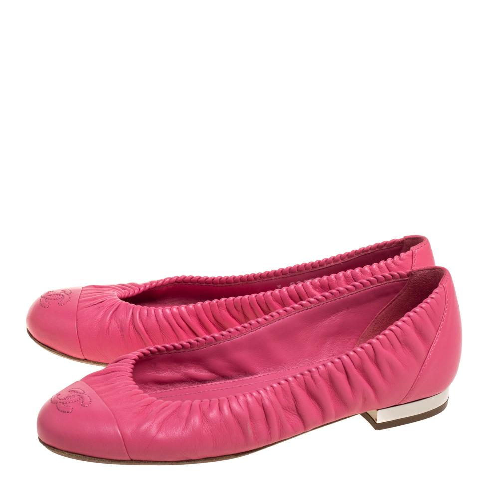 Chanel Pink Leather CC Cap Toe Ballet Flats Size 36.5 In Good Condition In Dubai, Al Qouz 2