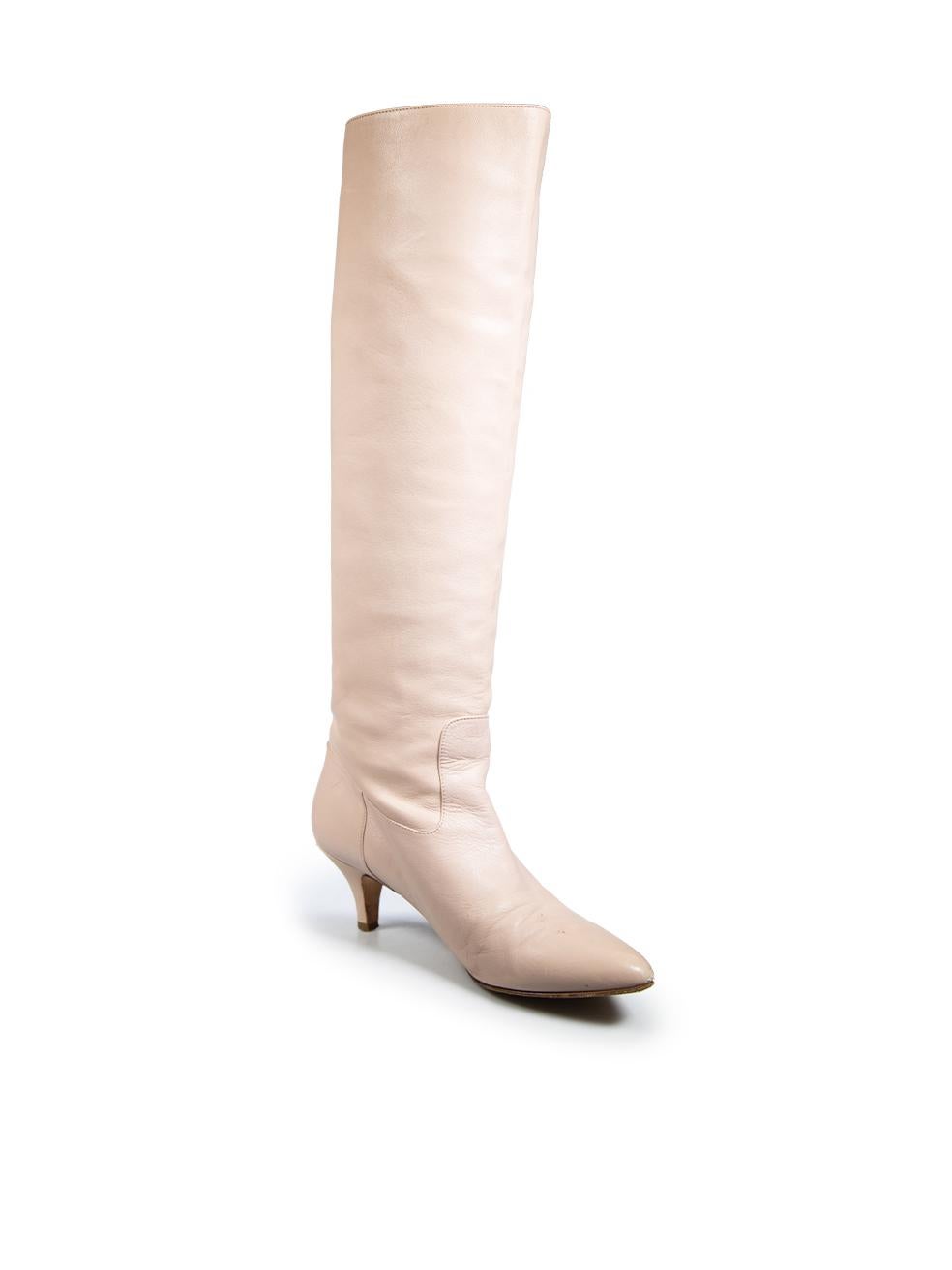CONDITION is Good. General wear to boots is evident. Moderate signs of wear on the tip toes, sides, heels, and upper part of both shoes, with abrasion and discolouration on this used Chanel designer resale item.

Details


Pink

Leather

Knee high