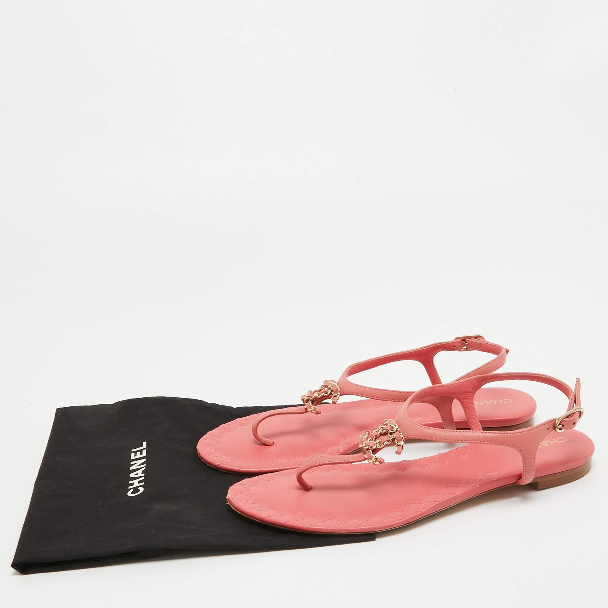 Chanel Pink Leather Chain-Link Thong Sandals Size 38 7